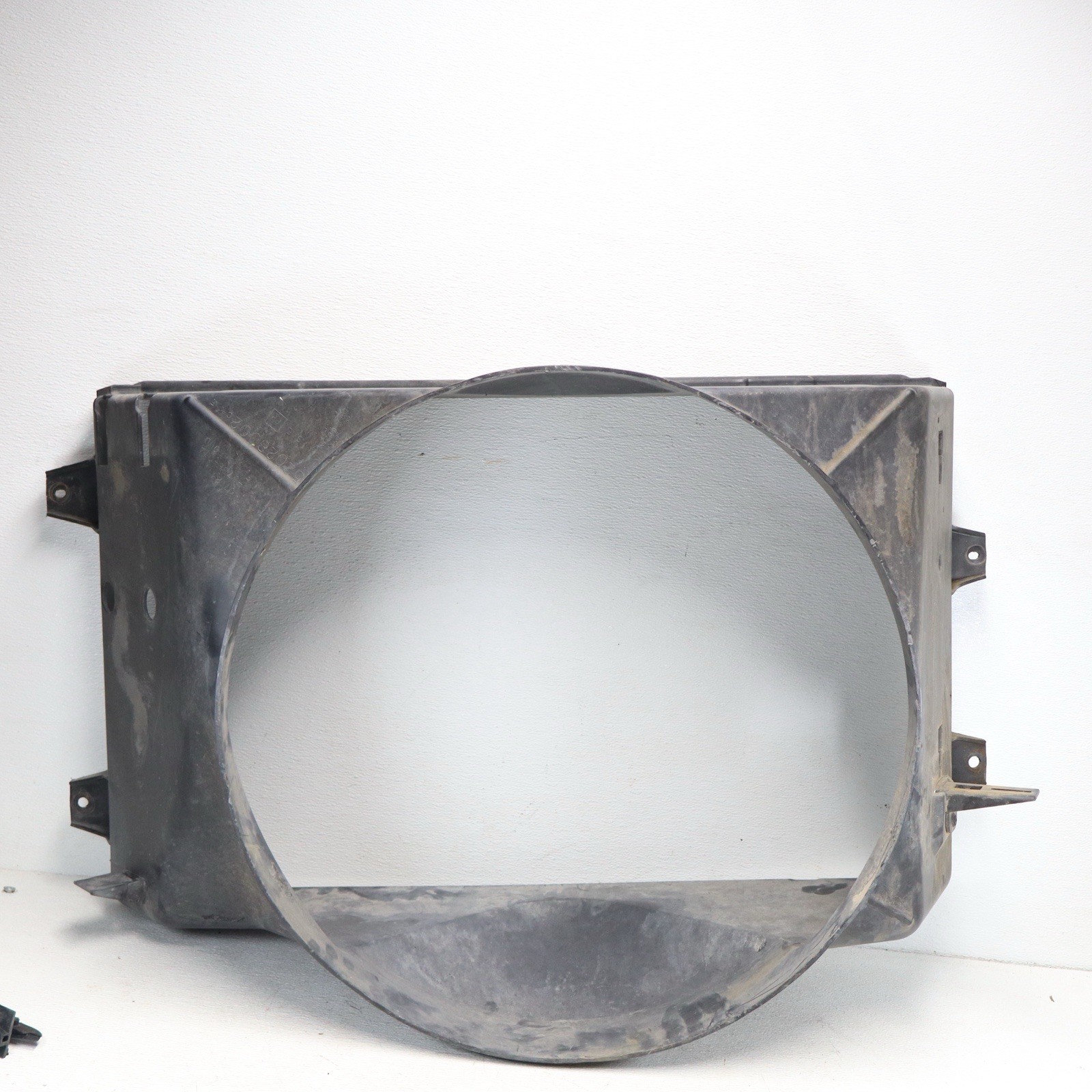 1994-02 Dodge Ram 1500 5.2 5.9 Engine Radiator Cooling Fan Shroud