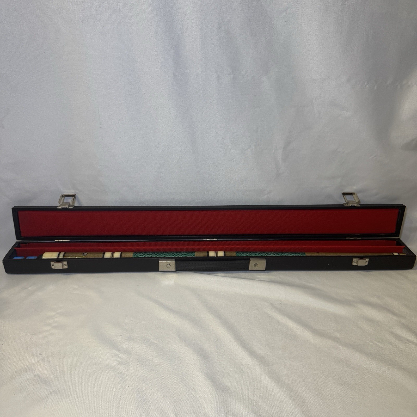 Vintage Crest JS-27 Trident 57 in. 18.5oz. Pool Cue Billiards Stick & Case Vintage Crest JS-27 Trident 57 in. 18.5oz. Pool Cue Billiards Stick & Case
