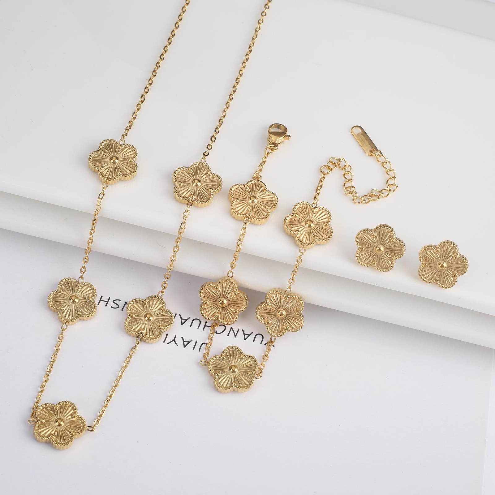 3Pcs 18K Gold-Plated Clover Jewelry Set: Necklace, Bracelet & Earrings 3Pcs 18K Gold-Plated Clover Jewelry Set: Necklace, Bracelet & Earrings