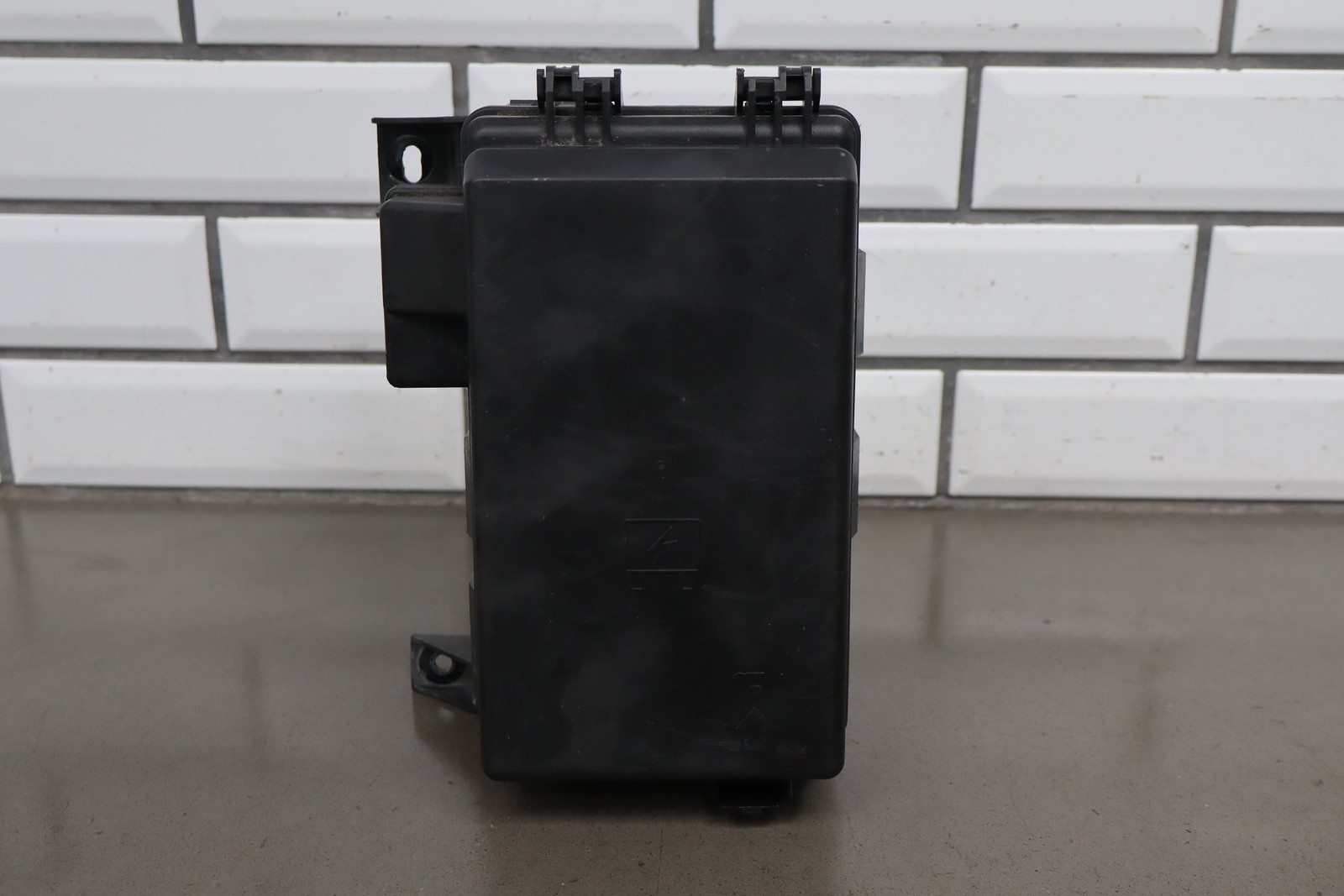 05-07 Chevrolet Corvette C6 LS2 Underhood Fuse Box 21996326