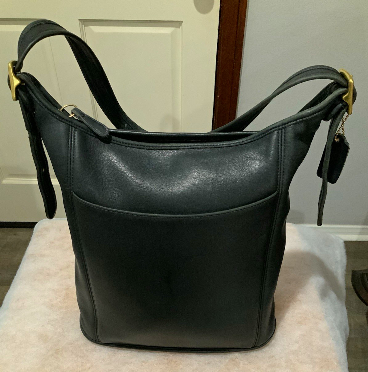 Vintage Coach K9C-9060 Zip Shoulder Bag Gold Hardware Adjustable Strap