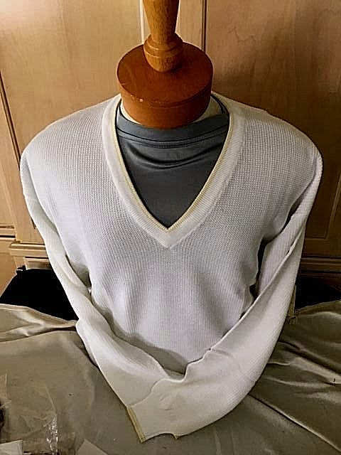 NWT New Mens V-neck L,XL, Pringle White Waffle Knit Sweater $90 value NWT New Mens V-neck L,XL, Pringle White Waffle Knit Sweater $90 value