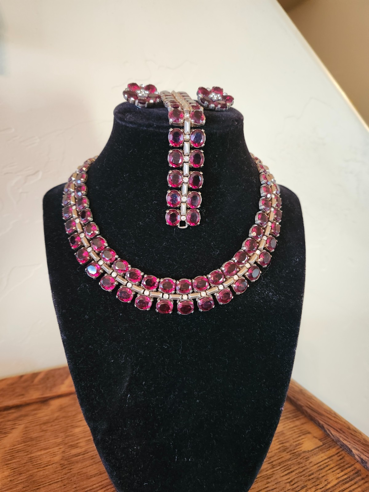 Vintage Signed Crown Trifari 