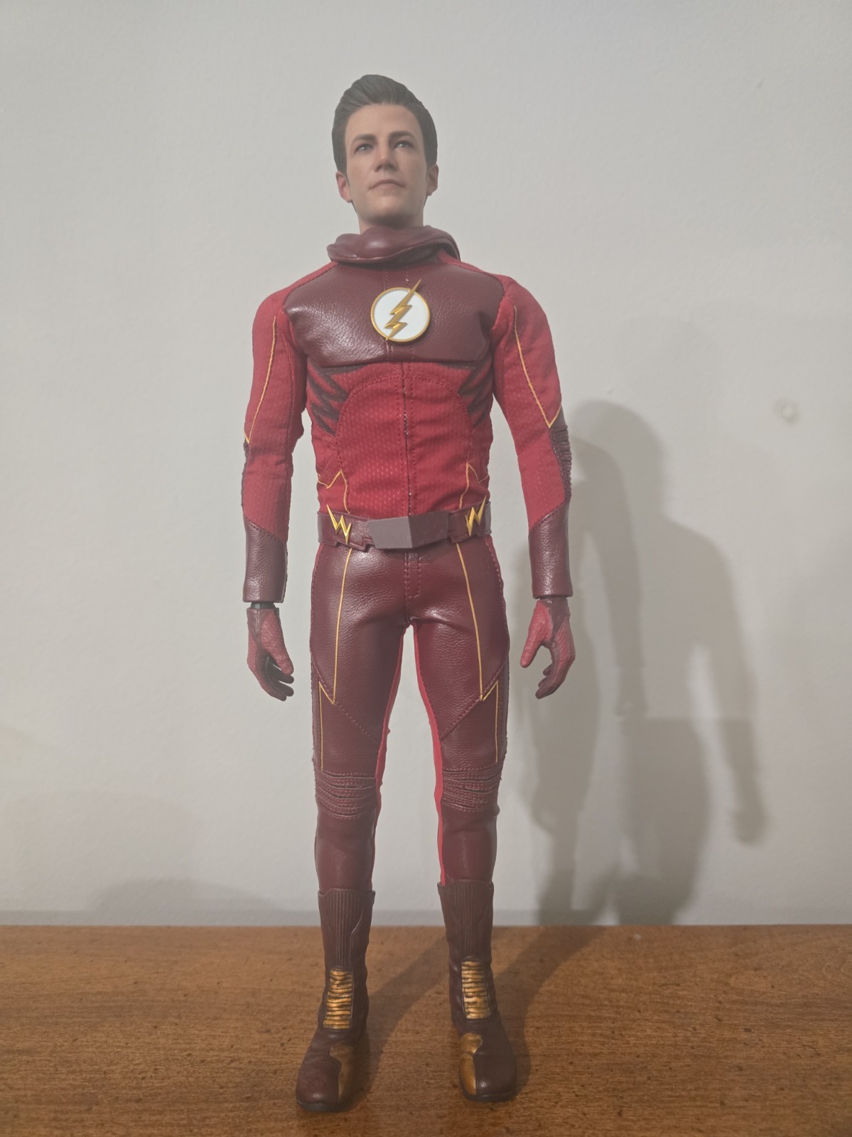 Hot Toys The Flash - The Flash CW Grant Gustin 1/6th Scale Figure Tms009 DC Hot Toys The Flash - The Flash CW Grant Gustin 1/6th Scale Figure Tms009 DC