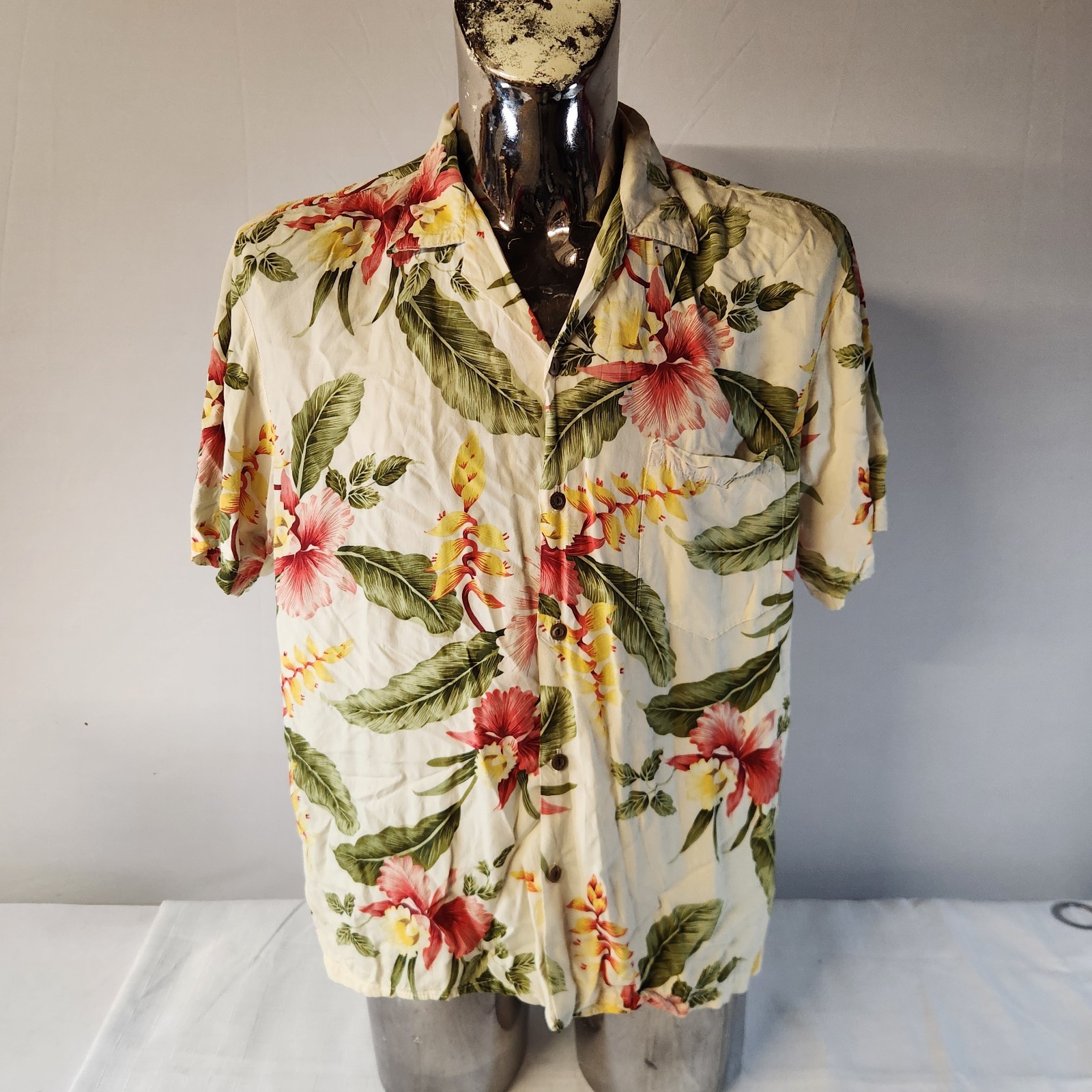 Two Palms White Floral Rayon Hawaiian Shirt Size L  D40 