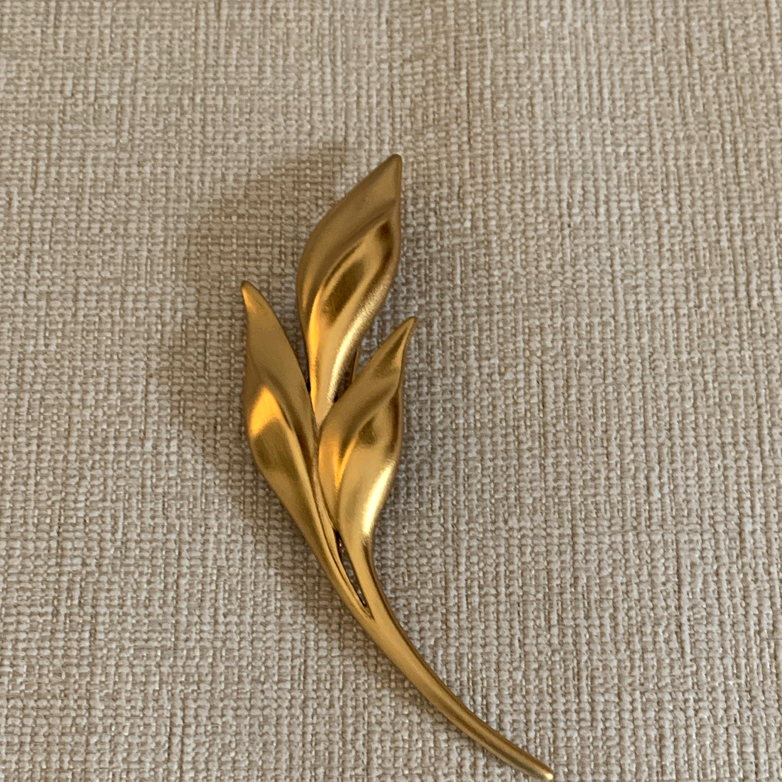 Vintage Monet Gold Tone Metal Leaf Spray Brooch Pin Nature Theme Signed Vintage Monet Gold Tone Metal Leaf Spray Brooch Pin Nature Theme Signed