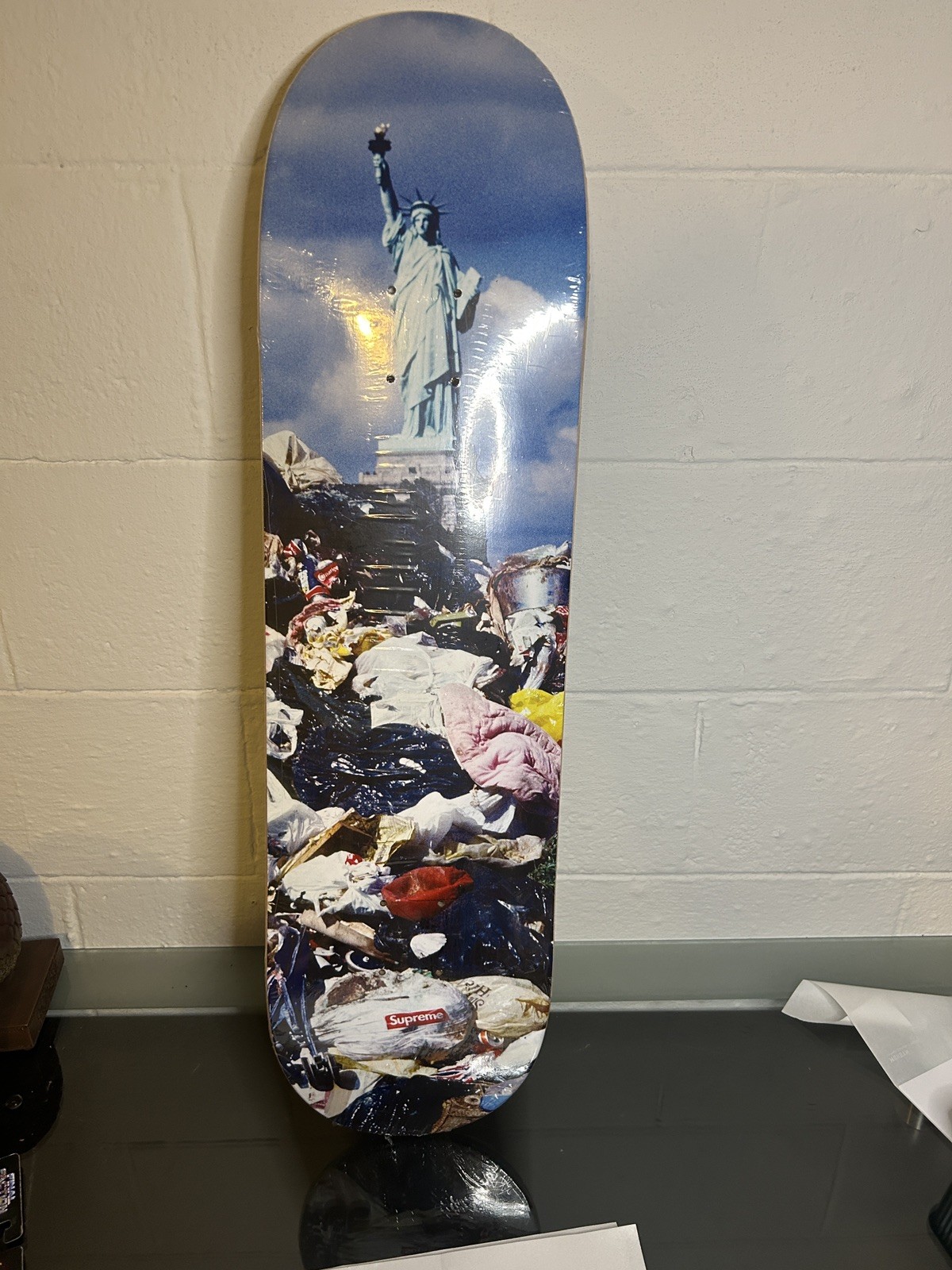 Supreme Trash Skateboard Deck Multicolor - 22FW - the Statue of Liberty Supreme Trash Skateboard Deck Multicolor - 22FW - the Statue of Liberty