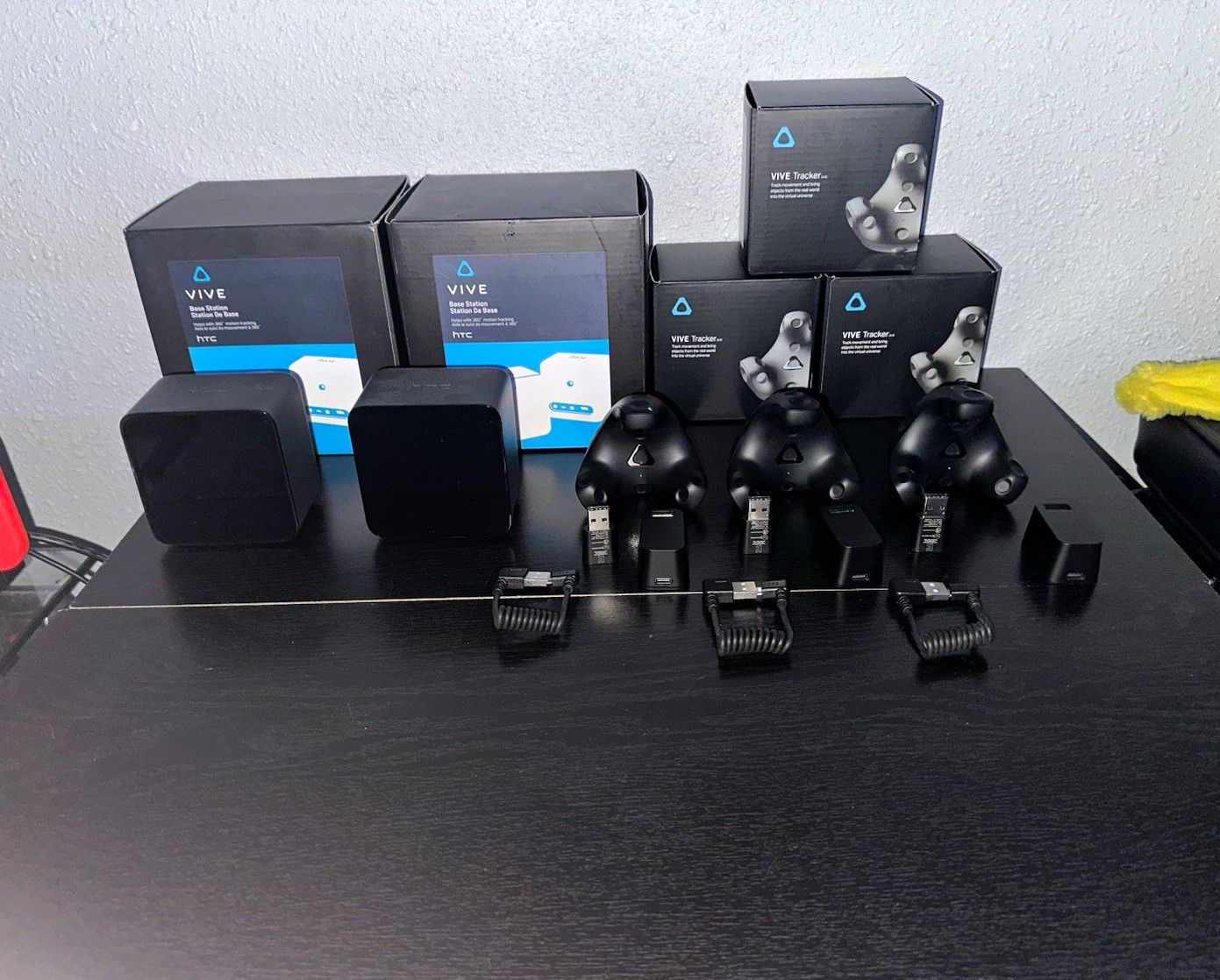 HTC VIVE Tracker 3.0 3-Pack 2 Base Stations FULL BODY TRACKING UNUSED $710 VALUE