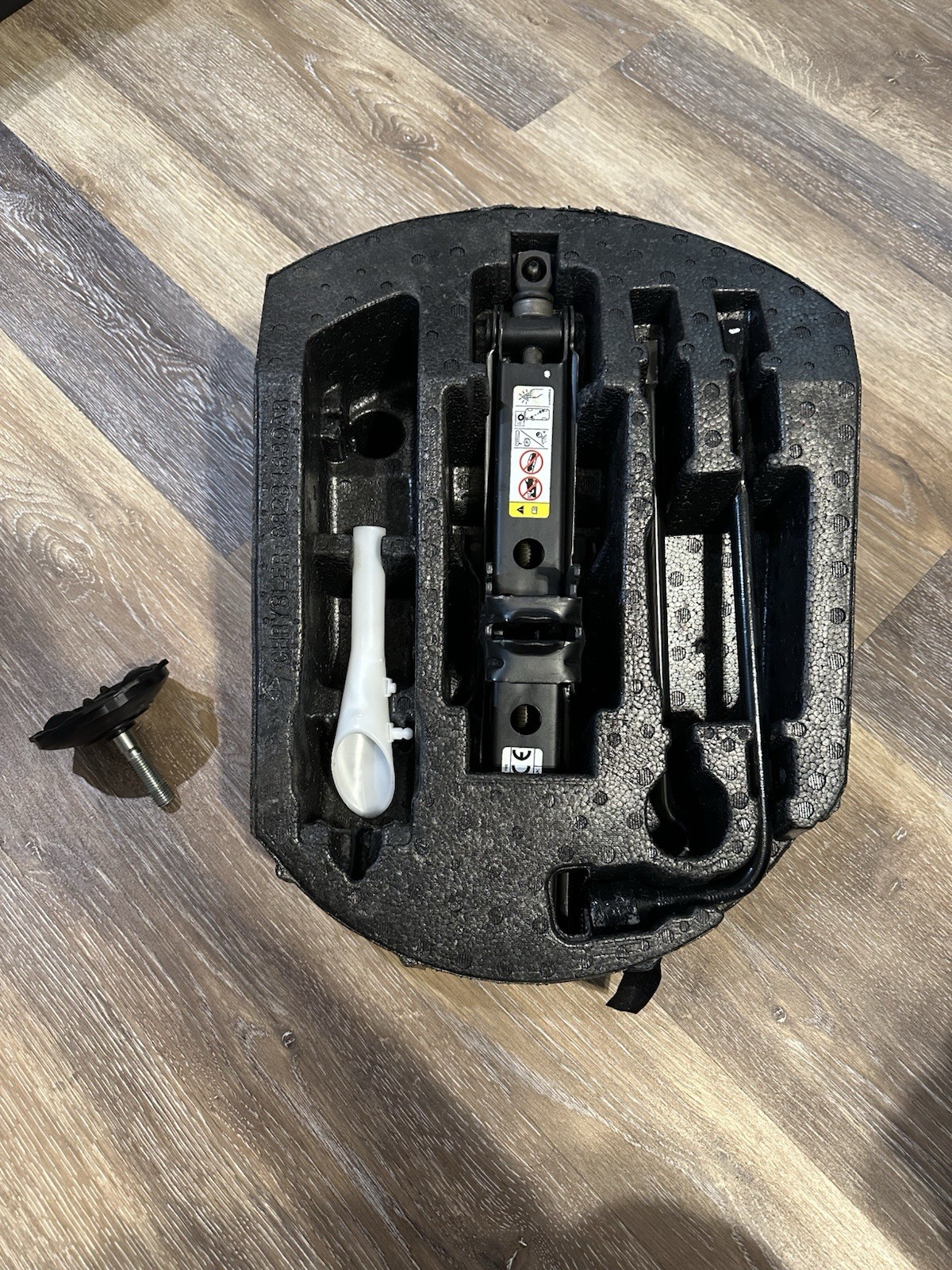 2011-2022 JEEP GRAND CHEROKEE SPARE TIRE EMERGENCY JACK TOOL KIT OEM GENUINE 2011-2022 JEEP GRAND CHEROKEE SPARE TIRE EMERGENCY JACK TOOL KIT OEM GENUINE
