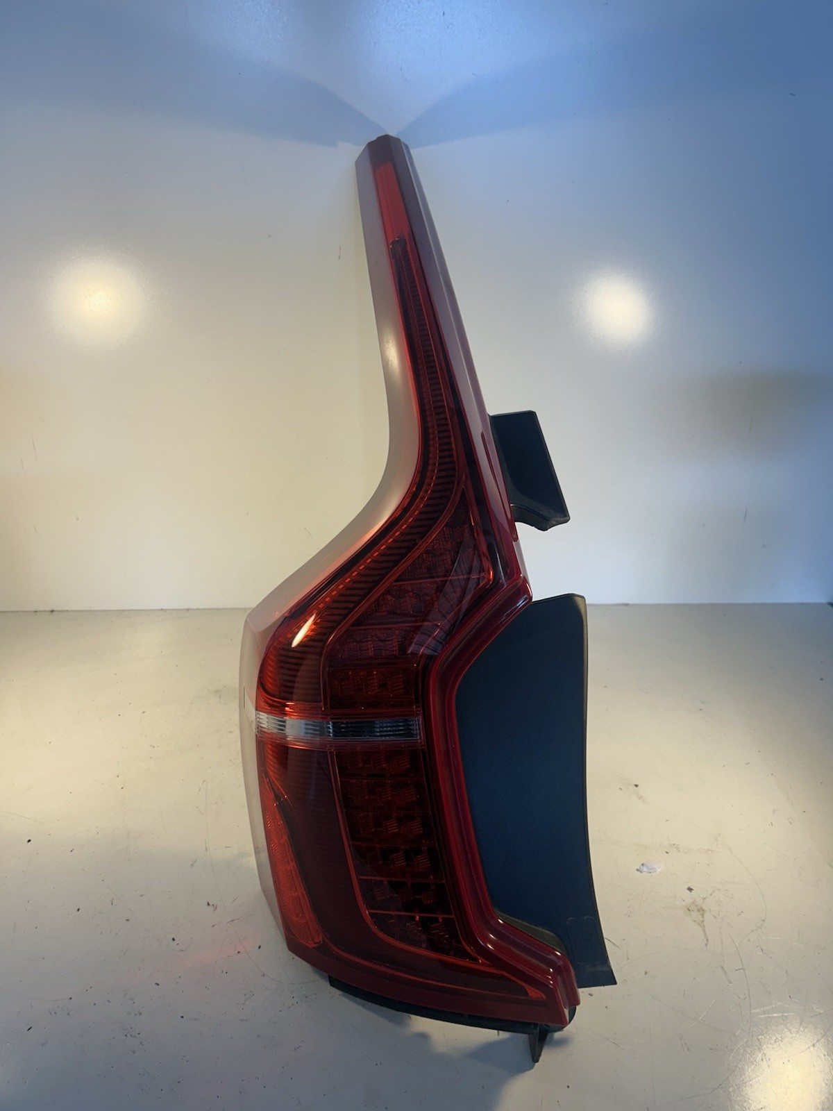 2016 - 2024 Volvo XC90 LED Tail Light Driver Left LH OEM 2016 - 2024 Volvo XC90 LED Tail Light Driver Left LH OEM