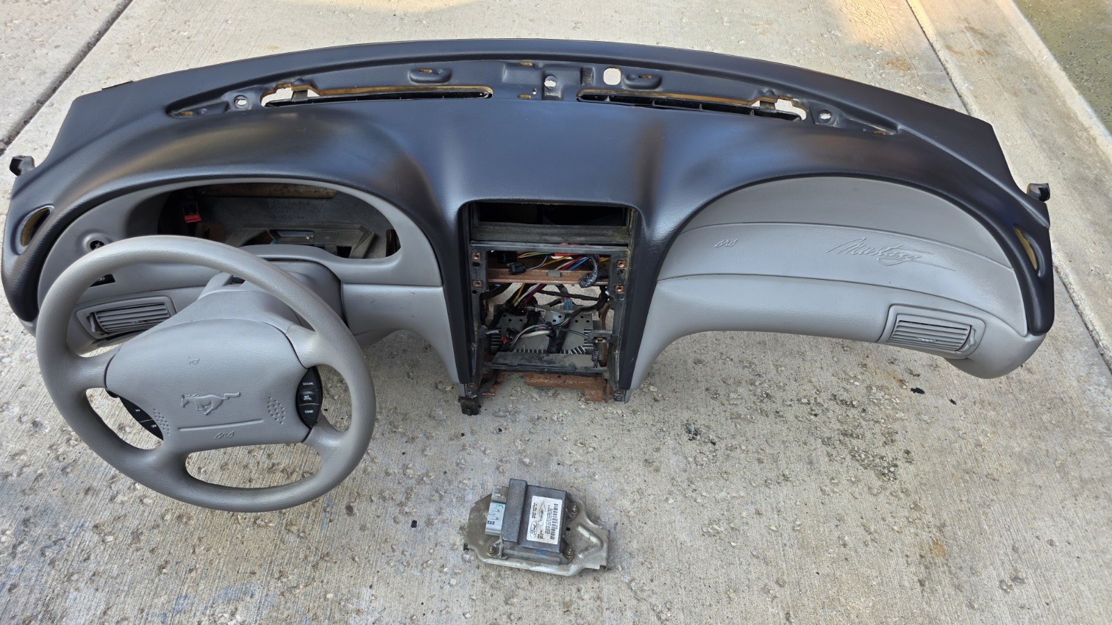 99-04 Ford Mustang Dashboard Dash Assembly Steering Column OEM GT Cobra Gray 99-04 Ford Mustang Dashboard Dash Assembly Steering Column OEM GT Cobra Gray