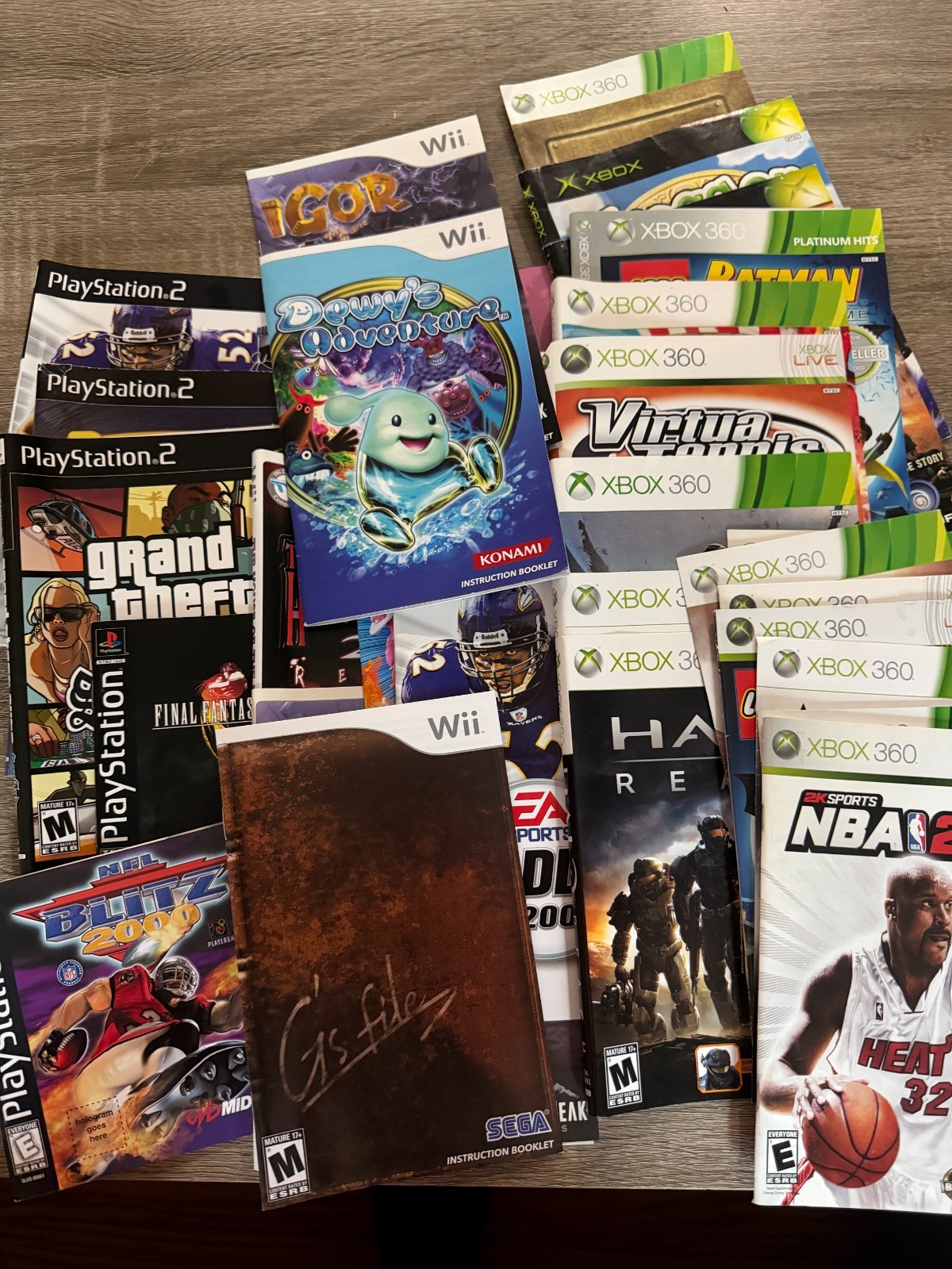 HUGE LOT OF VARIOUS VIDEO GAME COVER ART INSERTS AND MANUALS: PS, Wii, Xbox 360 HUGE LOT OF VARIOUS VIDEO GAME COVER ART INSERTS AND MANUALS: PS, Wii, Xbox 360