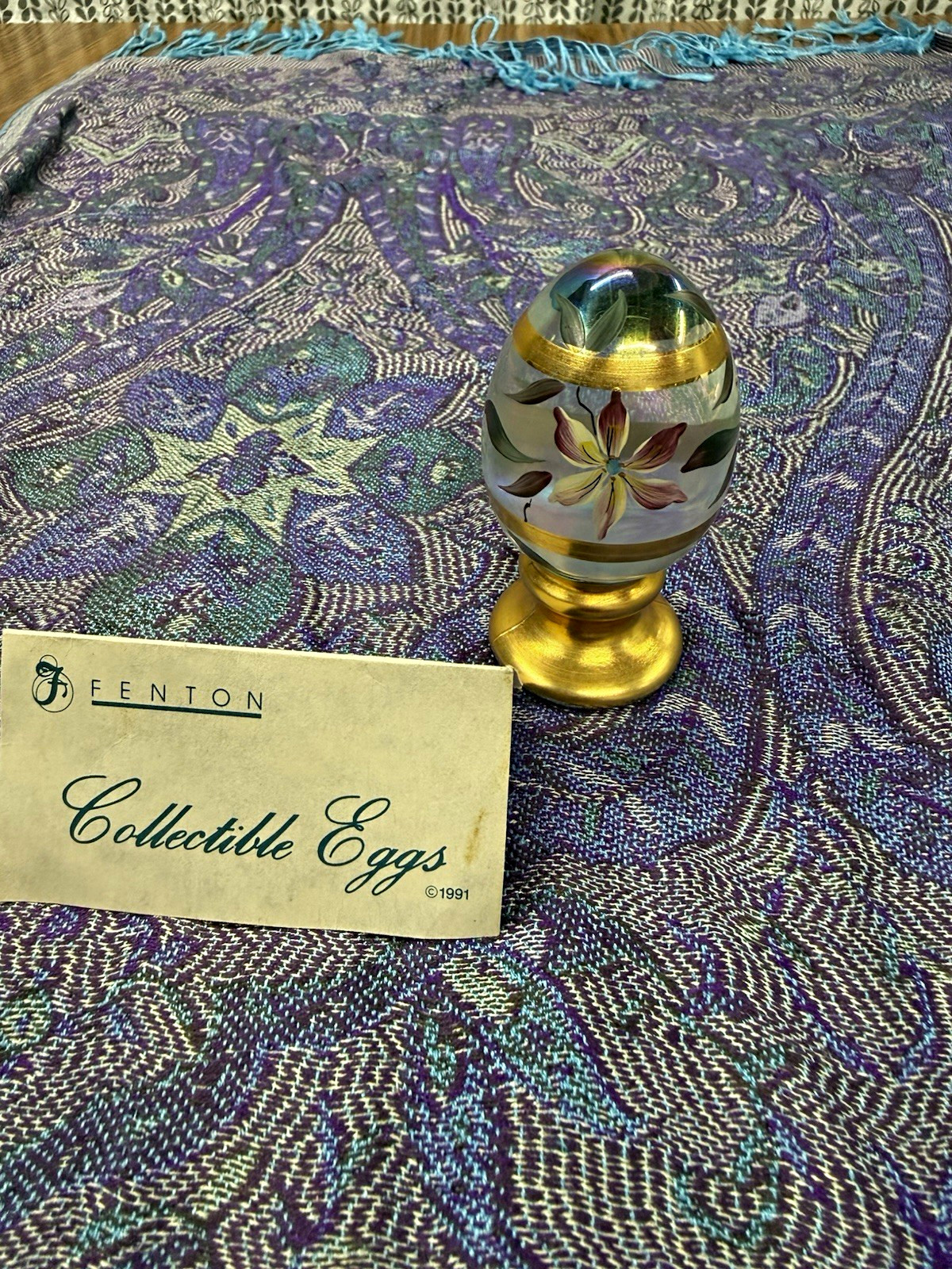 Fenton Handpainted Art Glass Egg J.K. Spindler LE 1/2500 22K Gold Stand Fenton Handpainted Art Glass Egg J.K. Spindler LE 1/2500 22K Gold Stand