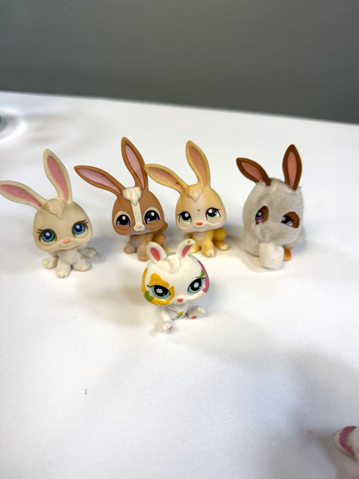 Hasbro Littlest Pet Shop Bunny Rabbit Lot 5pc Vintage Flocked Magnet G2 LPS Hasbro Littlest Pet Shop Bunny Rabbit Lot 5pc Vintage Flocked Magnet G2 LPS