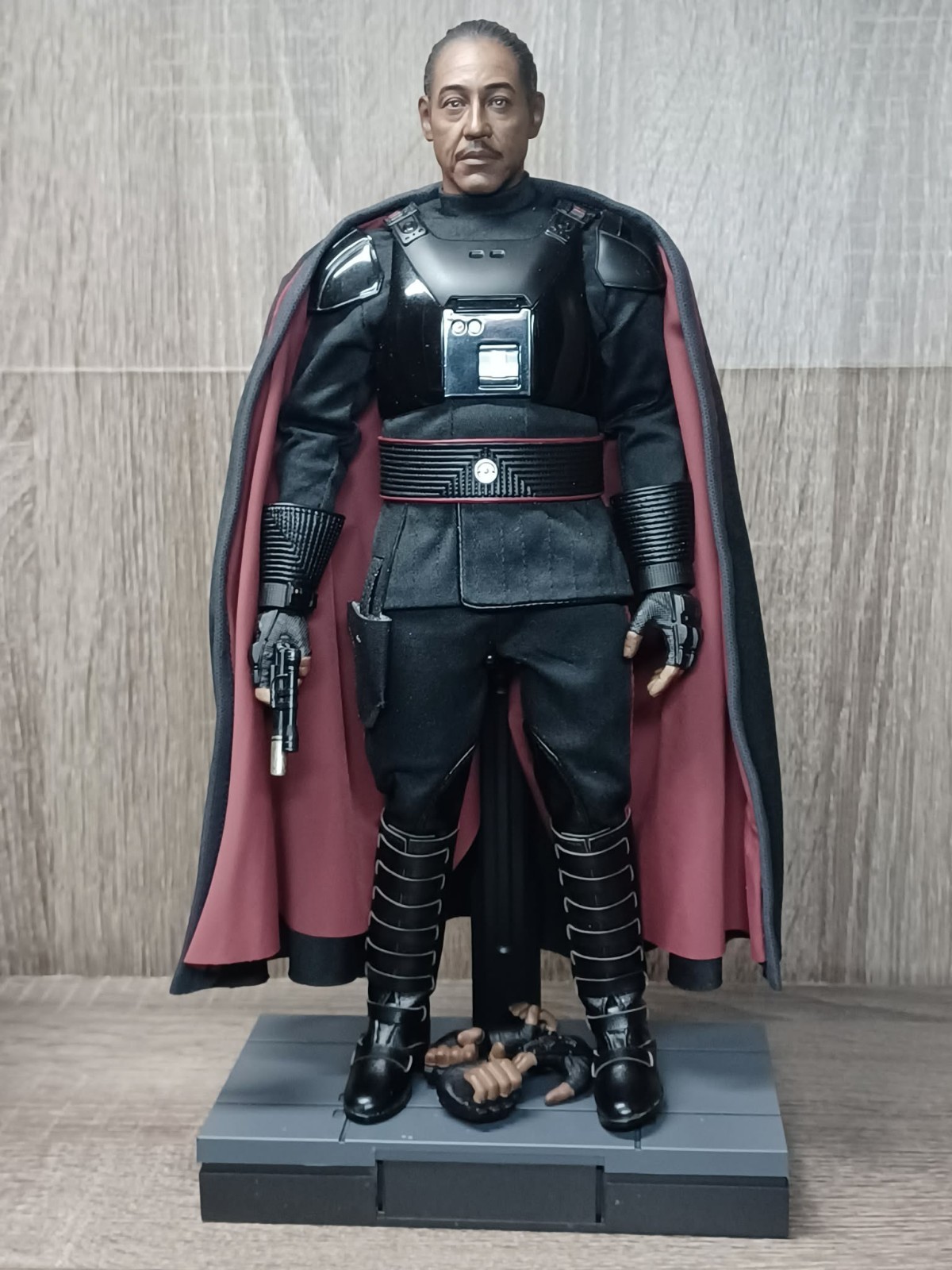 Hot Toys Star Wars Moff Gideon 1/6 Figure Hot Toys Star Wars Moff Gideon 1/6 Figure