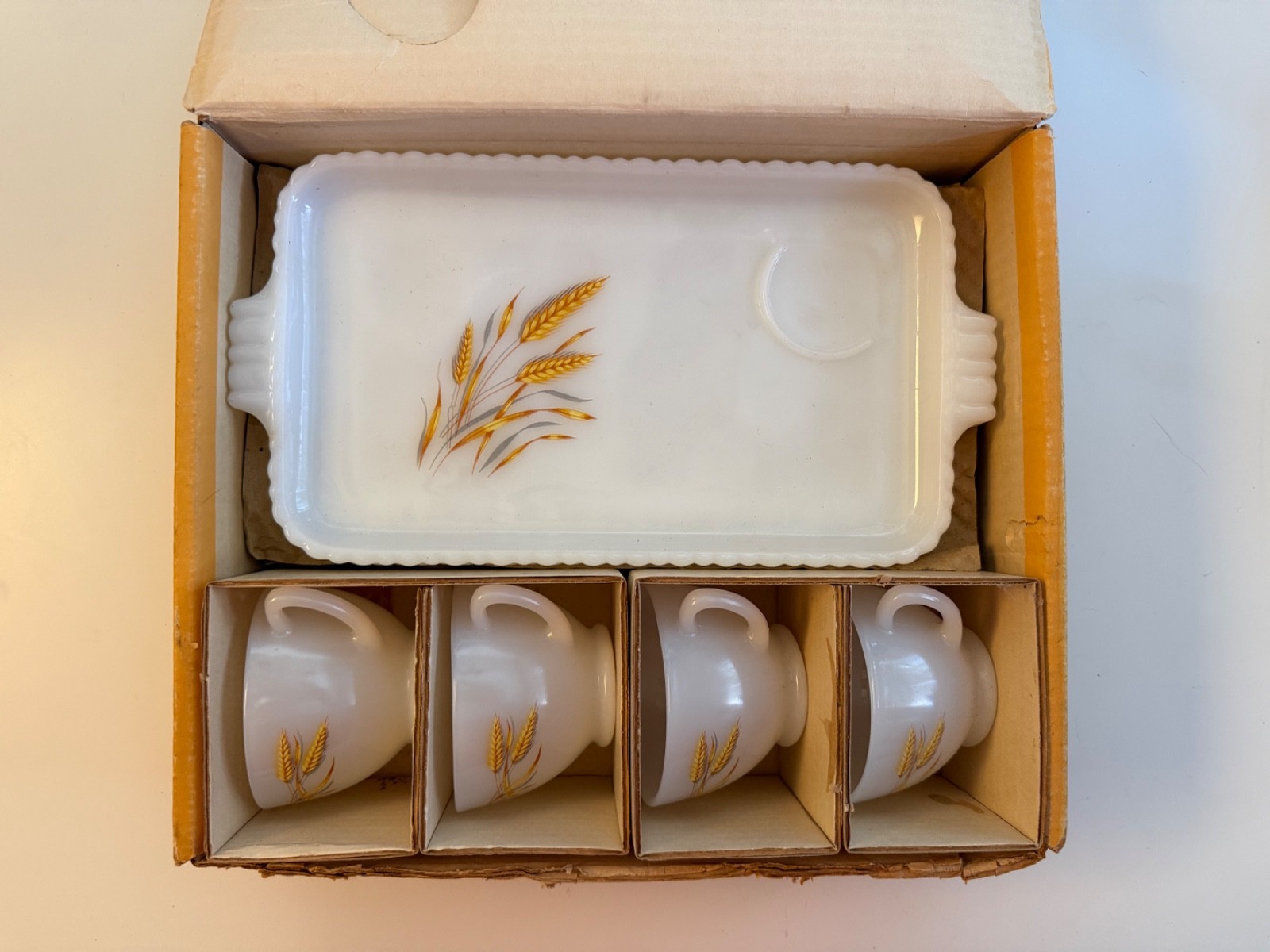 Anchor-Hocking Wheat Pattern Snack Plate & Cup 8-Piece Set Vintage 1960's Anchor-Hocking Wheat Pattern Snack Plate & Cup 8-Piece Set Vintage 1960's