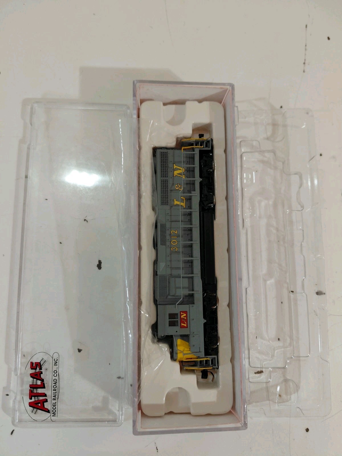 Atlas 48527 N Gauge Model Railroad Louisville Nashville GP-40 Diesel Engine 3012