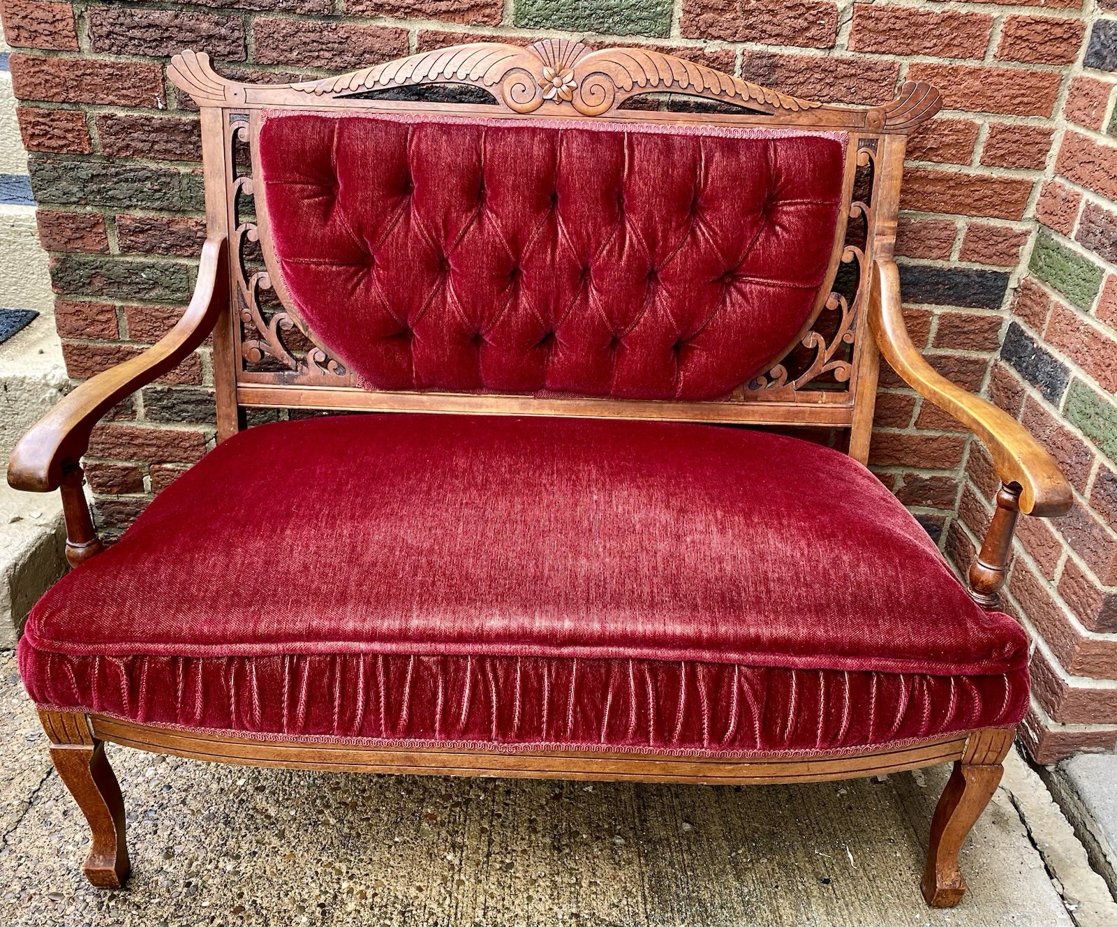 Antique Victorian-Style Carved Wood Scrollwork Settee Red Velvet Button Tufted