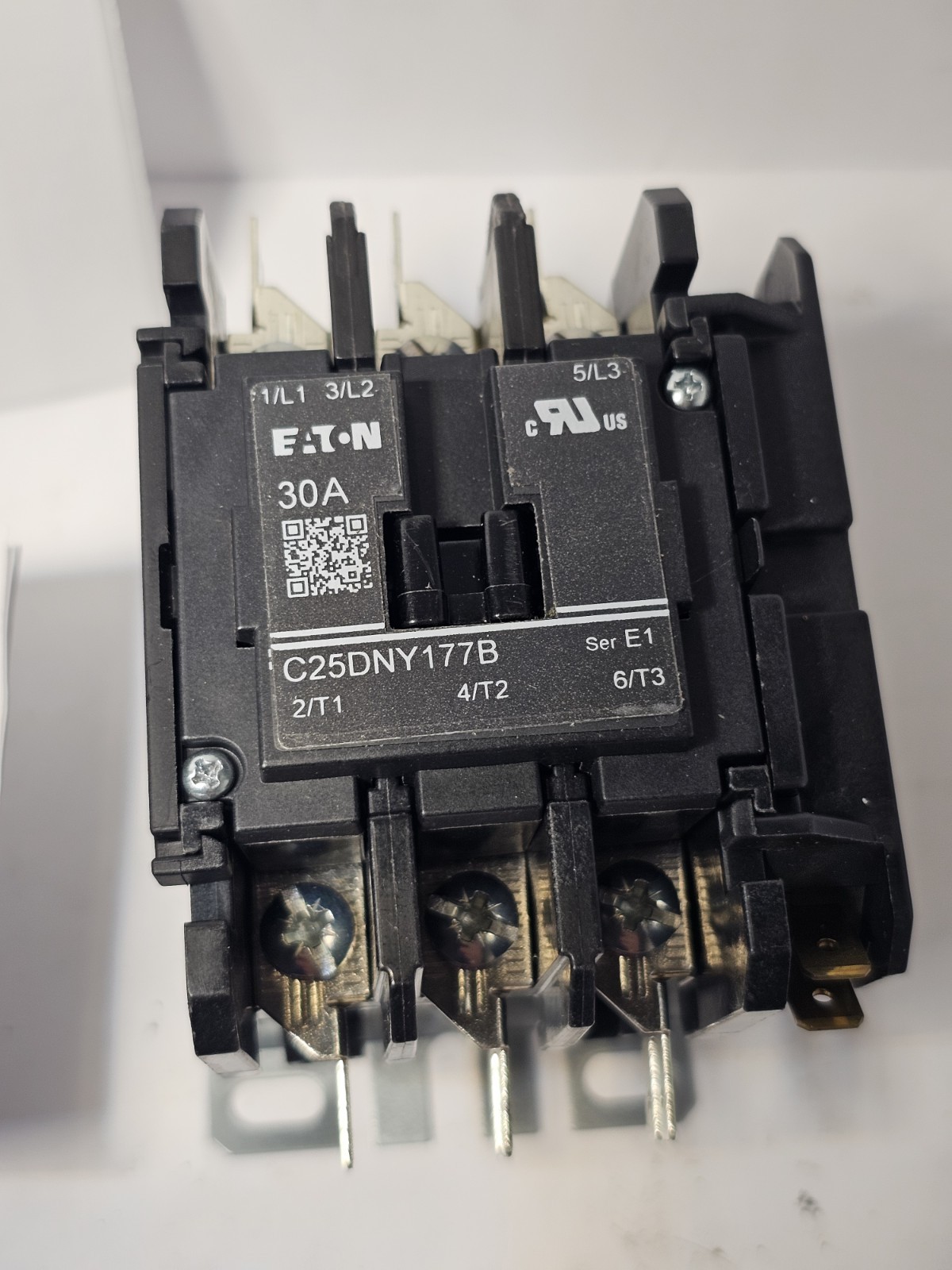 NEW EATON C25DNY177B 240V 3 Pole Circuit Breaker ( 30A ) NEW EATON C25DNY177B 240V 3 Pole Circuit Breaker ( 30A )