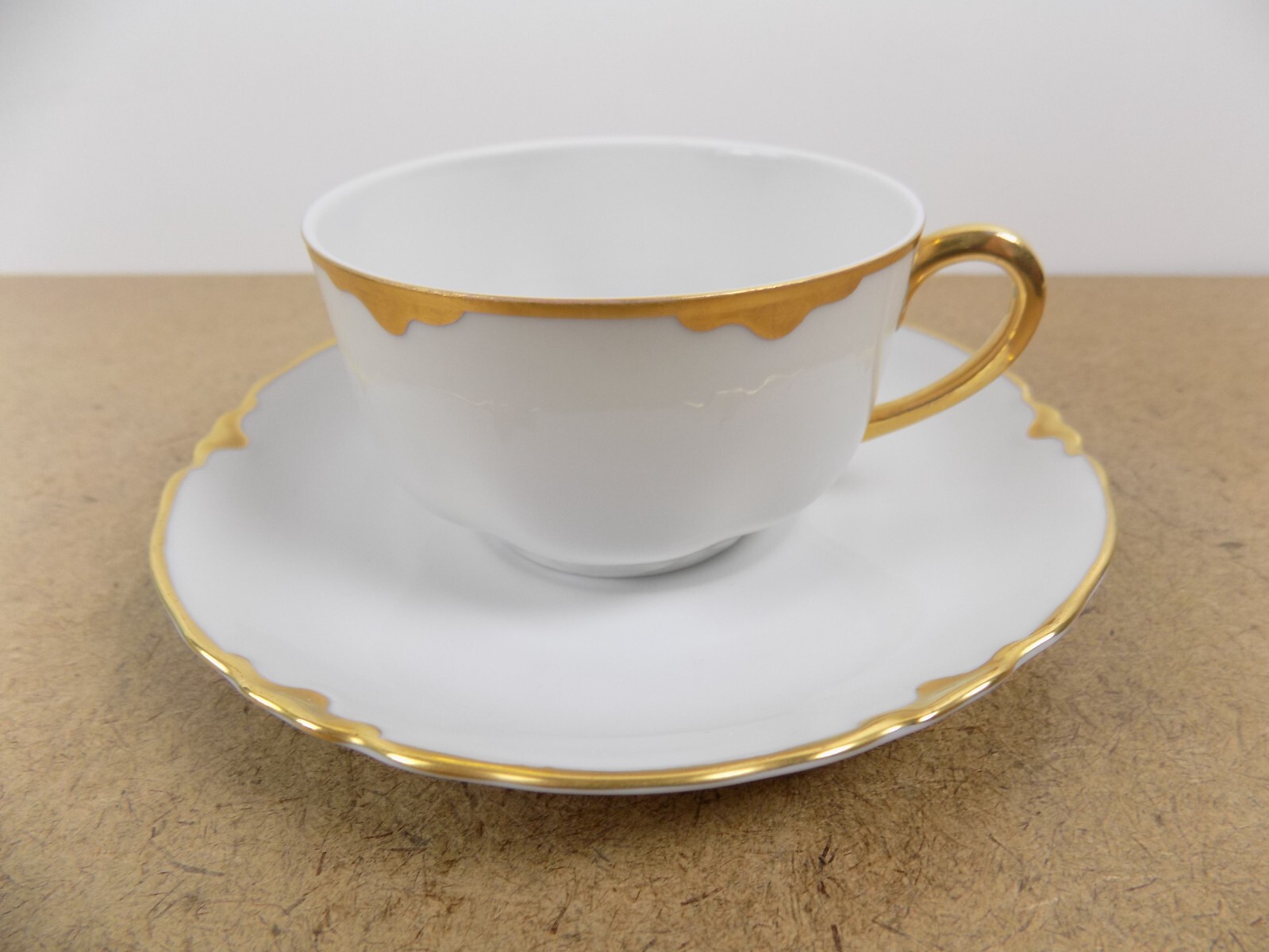 Lot of 5 H&C Heinrich HC76 Cups & Saucers White Gold Edge Lot of 5 H&C Heinrich HC76 Cups & Saucers White Gold Edge