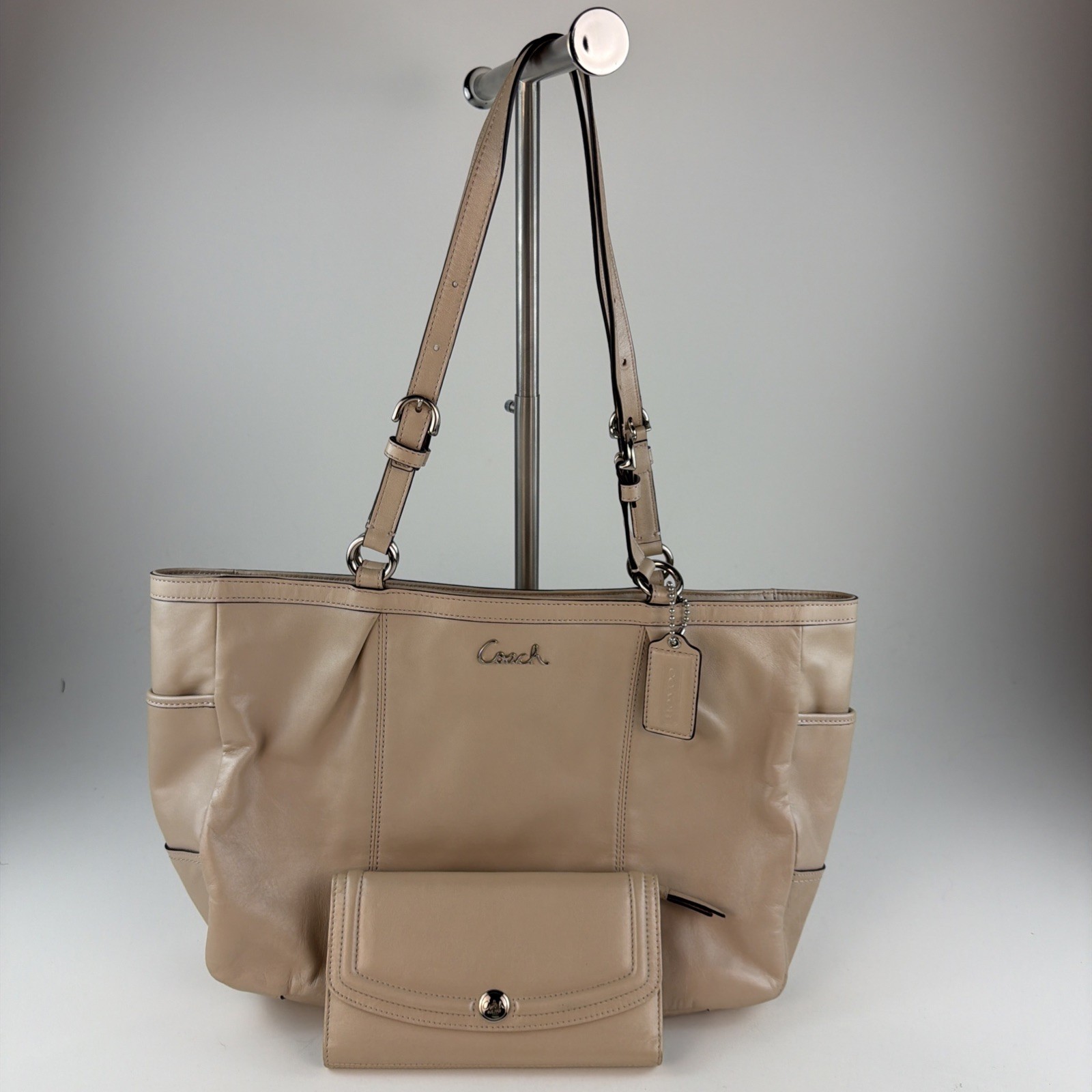 Coach Gallery Leather Shoulder Handbag Tote Purse Beige F17722 EUC W/ Wallet Coach Gallery Leather Shoulder Handbag Tote Purse Beige F17722 EUC W/ Wallet