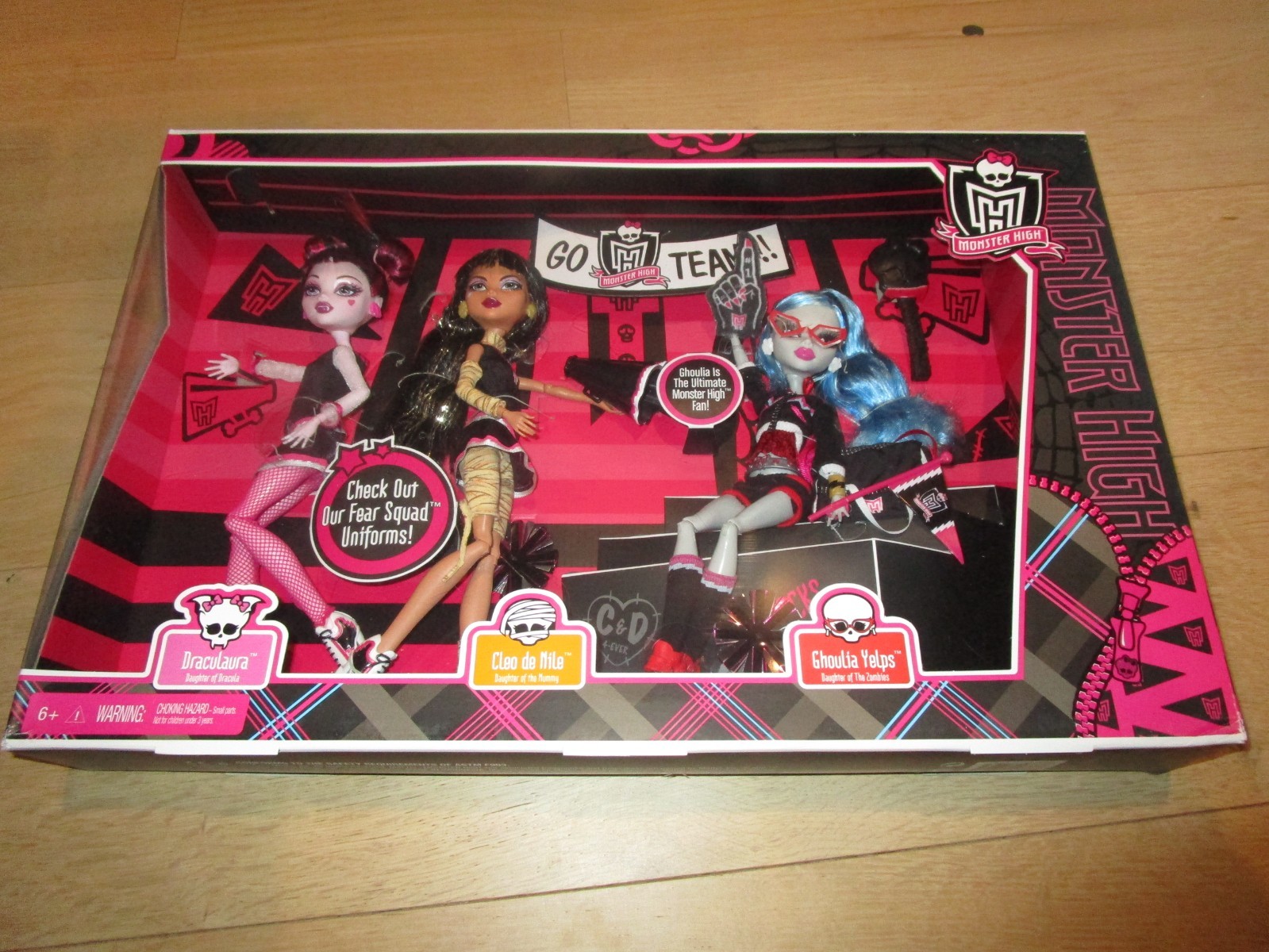 NEW Monster High Fearleading 3 pack Draculaura Cleo Ghoulia Toys R US Exclusive NEW Monster High Fearleading 3 pack Draculaura Cleo Ghoulia Toys R US Exclusive