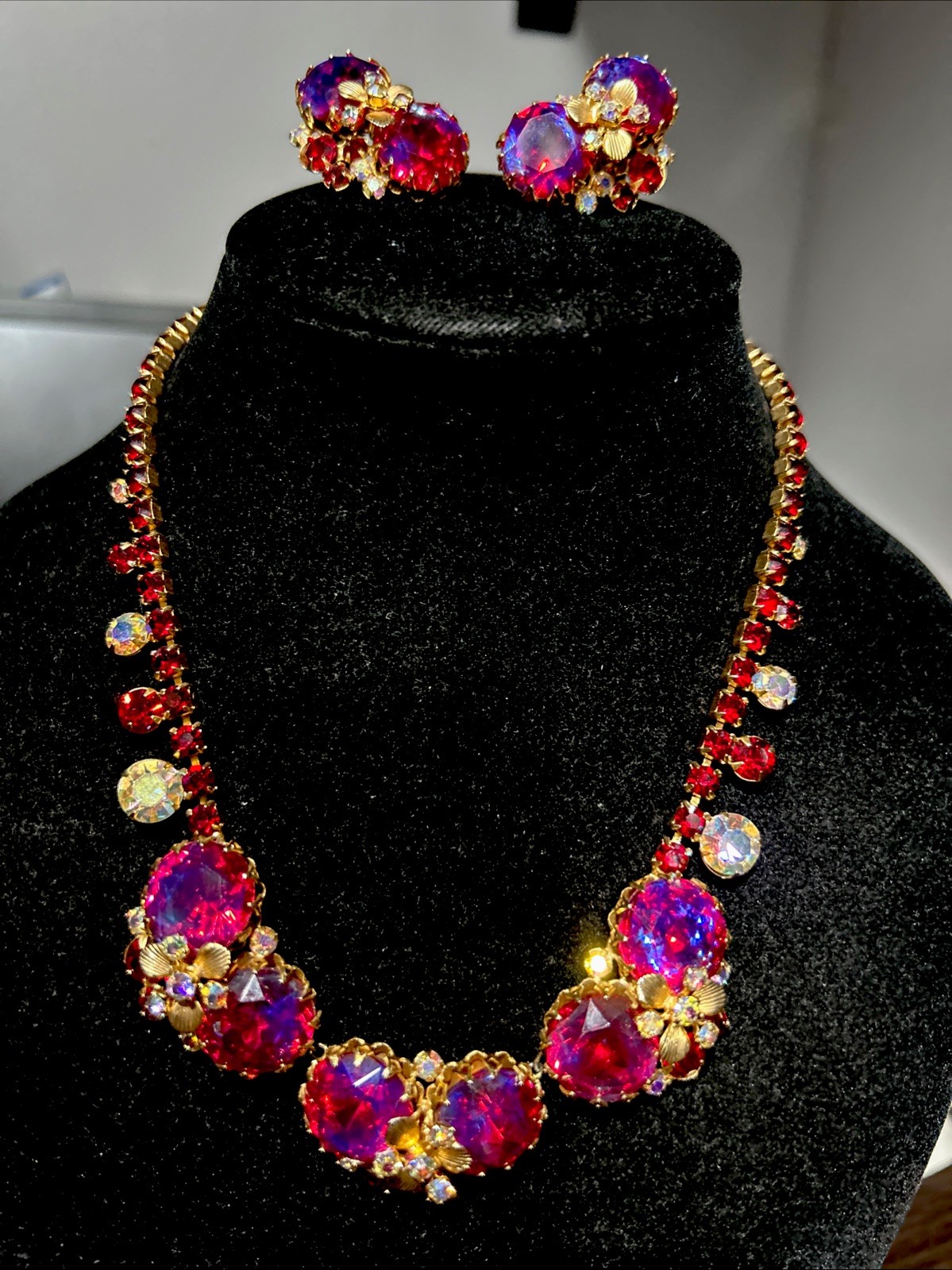 Vtg Stunning UnSigned REGENCY Iridescent Red Glass Stones AB Demi Parure Set Vtg Stunning UnSigned REGENCY Iridescent Red Glass Stones AB Demi Parure Set