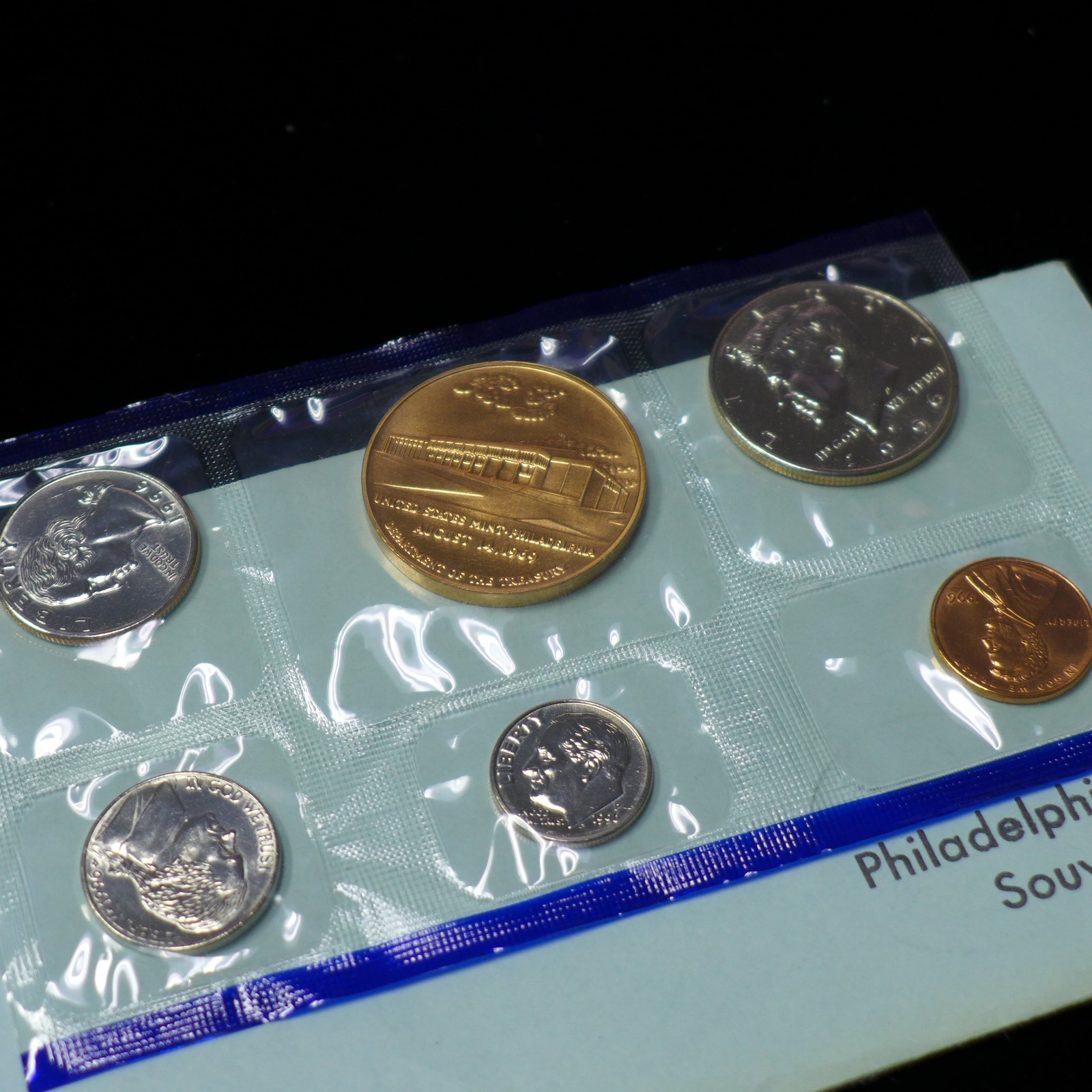 1996-P Philadelphia Mint Souvenir Set - scarce set (No Envelope)