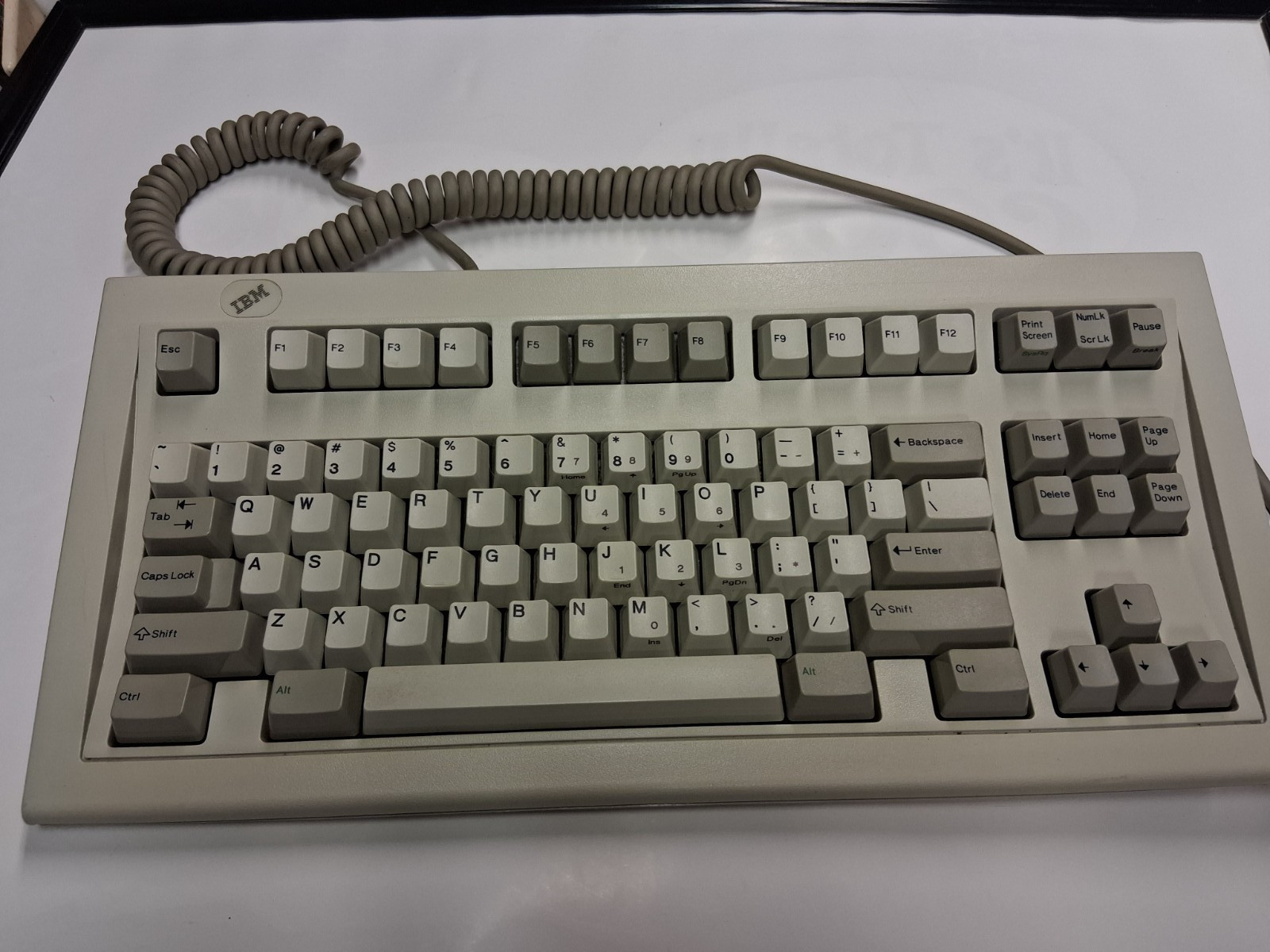 IBM Model M SSK 1991 Space Saving Keyboard 1391472 PS/2 - Tested IBM Model M SSK 1991 Space Saving Keyboard 1391472 PS/2 - Tested
