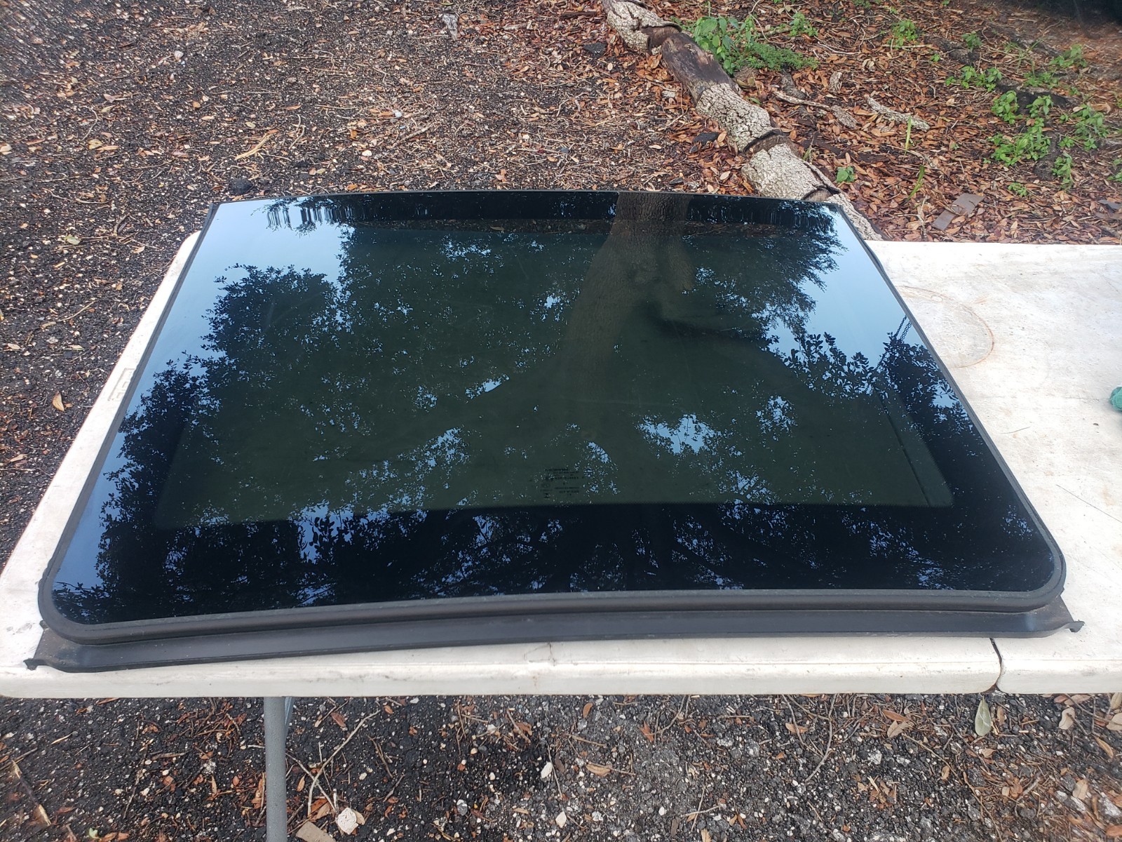 2011-2022 Jeep Grand Cherokee OEM Rear Panoramic Sunroof Glass 2011-2022 Jeep Grand Cherokee OEM Rear Panoramic Sunroof Glass