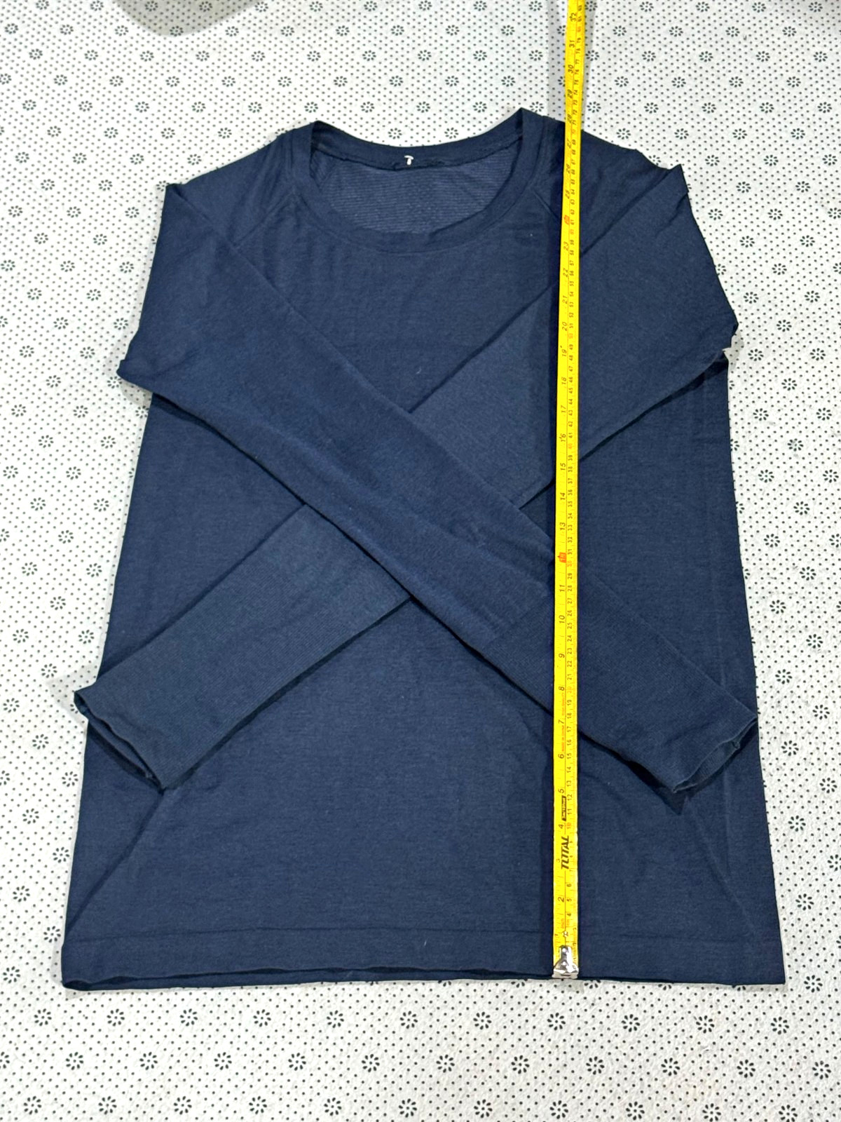Lululemon Athletica Women\'s Navy Blue Scoop Neck Raglan Long Sleeve Top Size, 8 Lululemon Athletica Women\'s Navy Blue Scoop Neck Raglan Long Sleeve Top Size, 8