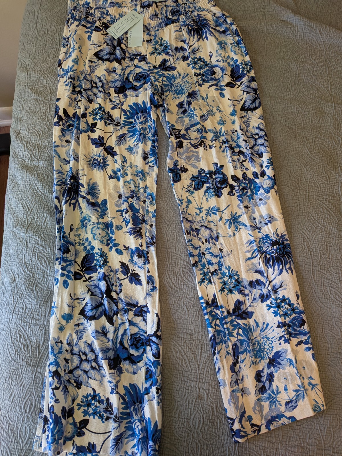 Blue Sol Sz. S blue Flowers/White Wide Leg Slit Legs Leisure Pants NEW Blue Sol Sz. S blue Flowers/White Wide Leg Slit Legs Leisure Pants NEW