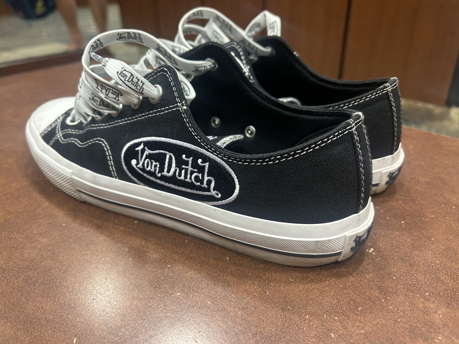 VON DUTCH lo top sneakers SIZE USA MENS 10 or LADIES 11.5 exclusive BRAND NEW VON DUTCH lo top sneakers SIZE USA MENS 10 or LADIES 11.5 exclusive BRAND NEW