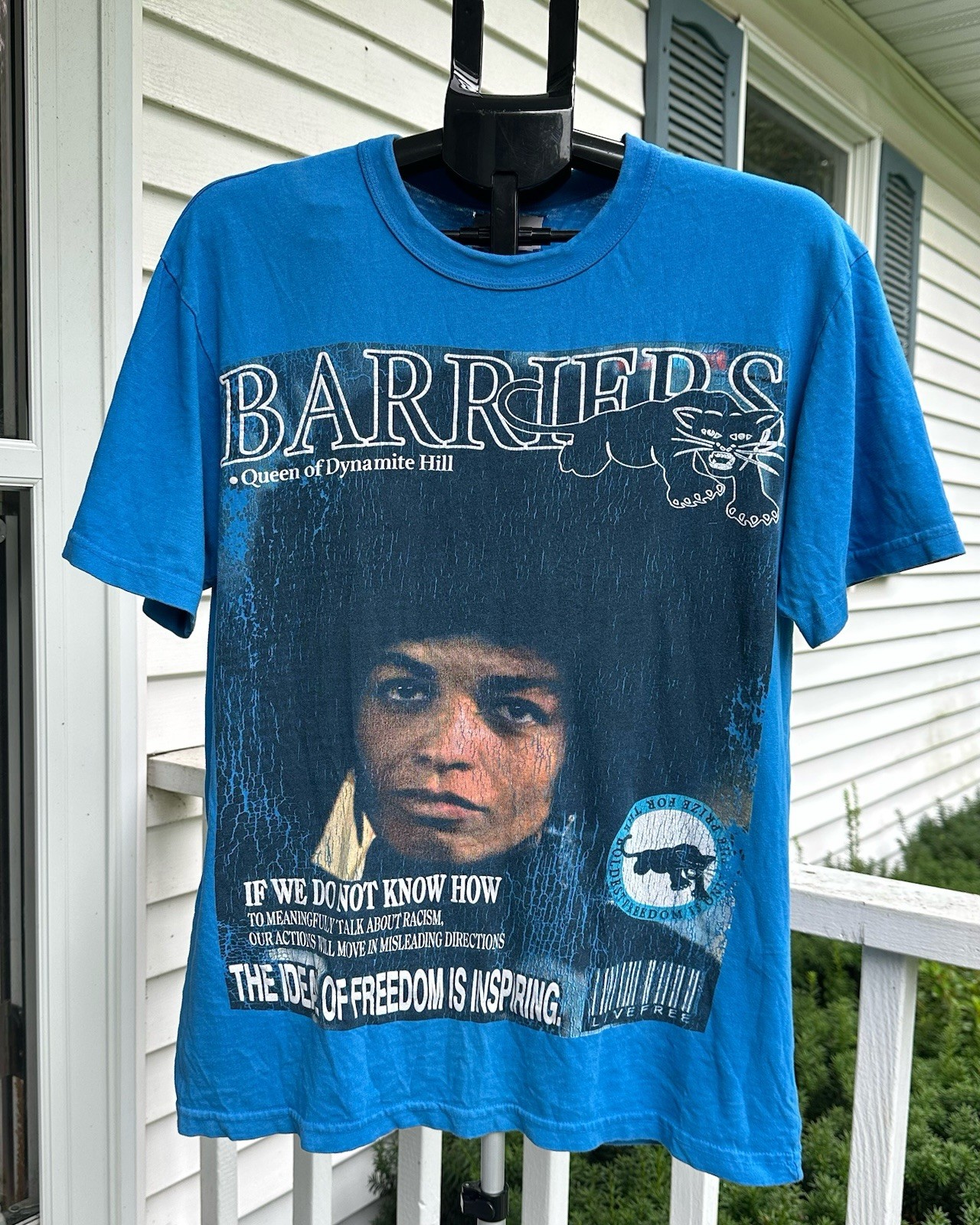 BARRIERS WORLDWIDE 2020 ANGELA DAVIS Tee MENS S RARE SHIRT QUEEN DYNAMITE HILL BARRIERS WORLDWIDE 2020 ANGELA DAVIS Tee MENS S RARE SHIRT QUEEN DYNAMITE HILL