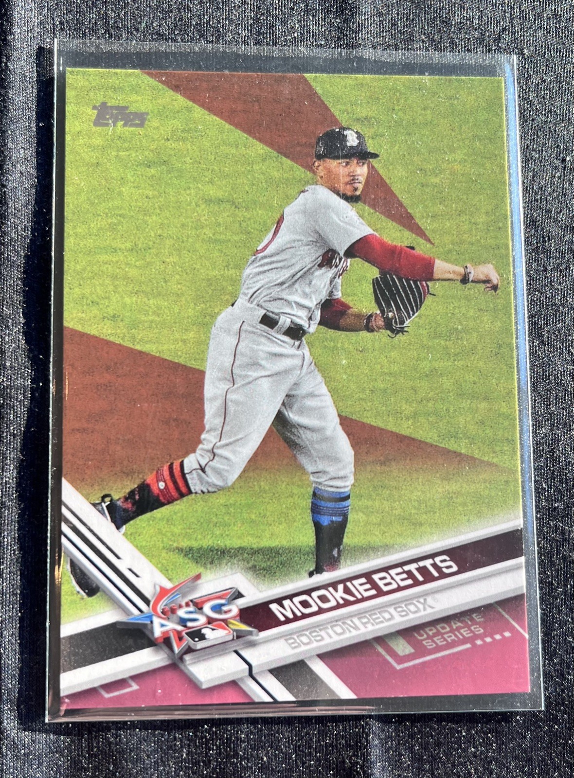 MOOKIE BETTS @ 2017 Topps Update Pink Mothers Day #US18 #/50 Red Sox Dodgers