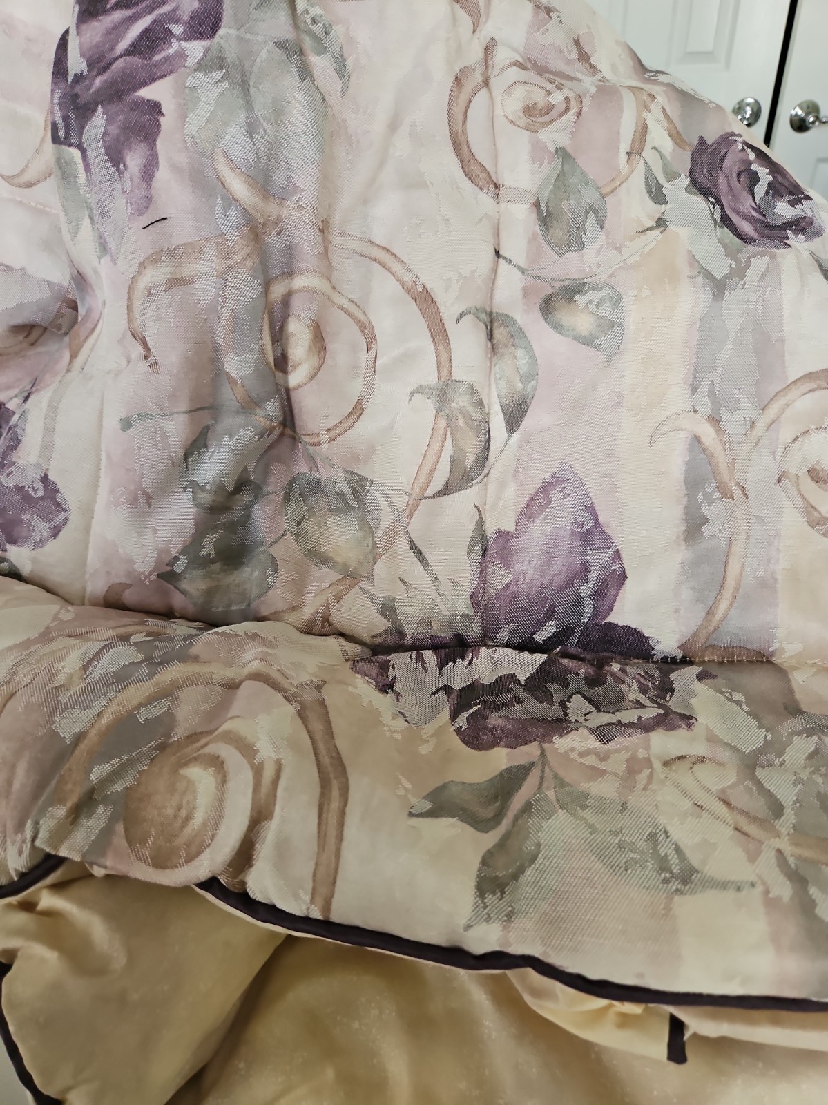 NEW CROSCILL Chambord Rose Floral Queen Comforter, NEW NEW CROSCILL Chambord Rose Floral Queen Comforter, NEW