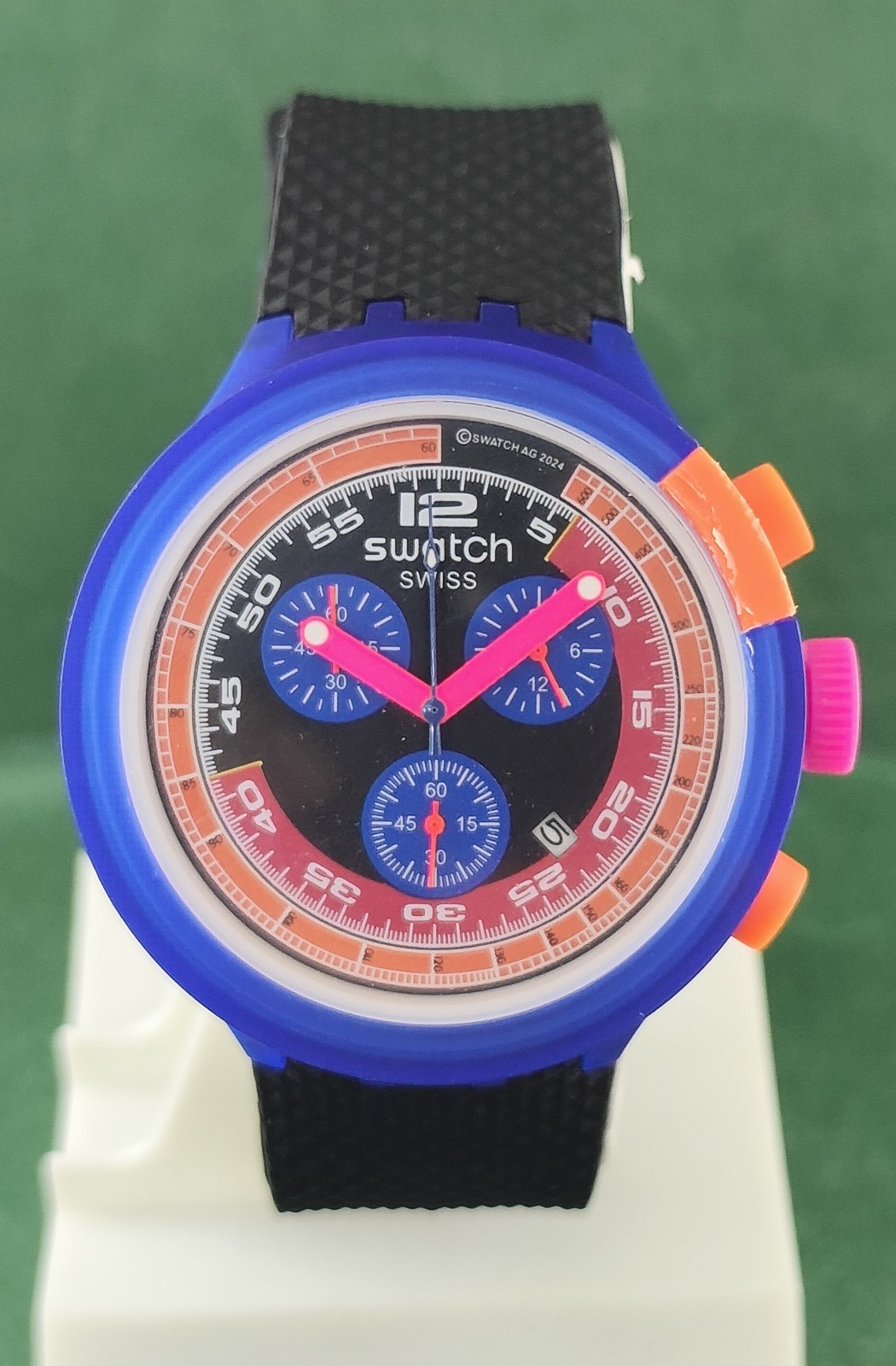 Beautiful Swatch Chronograph Black Dial \'Date\' Men Wristwatch Rubber Band