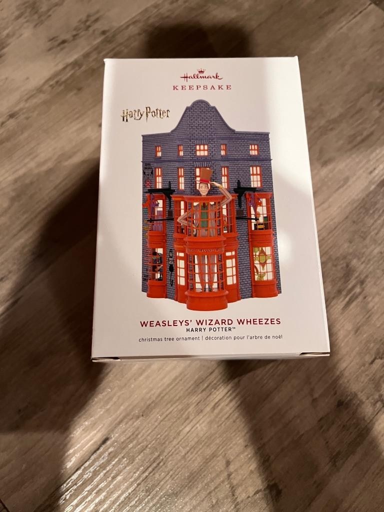 Hallmark Keepsake Ornament Harry Potter H Weasley's Wizard Wheezes Joke Shop NIb