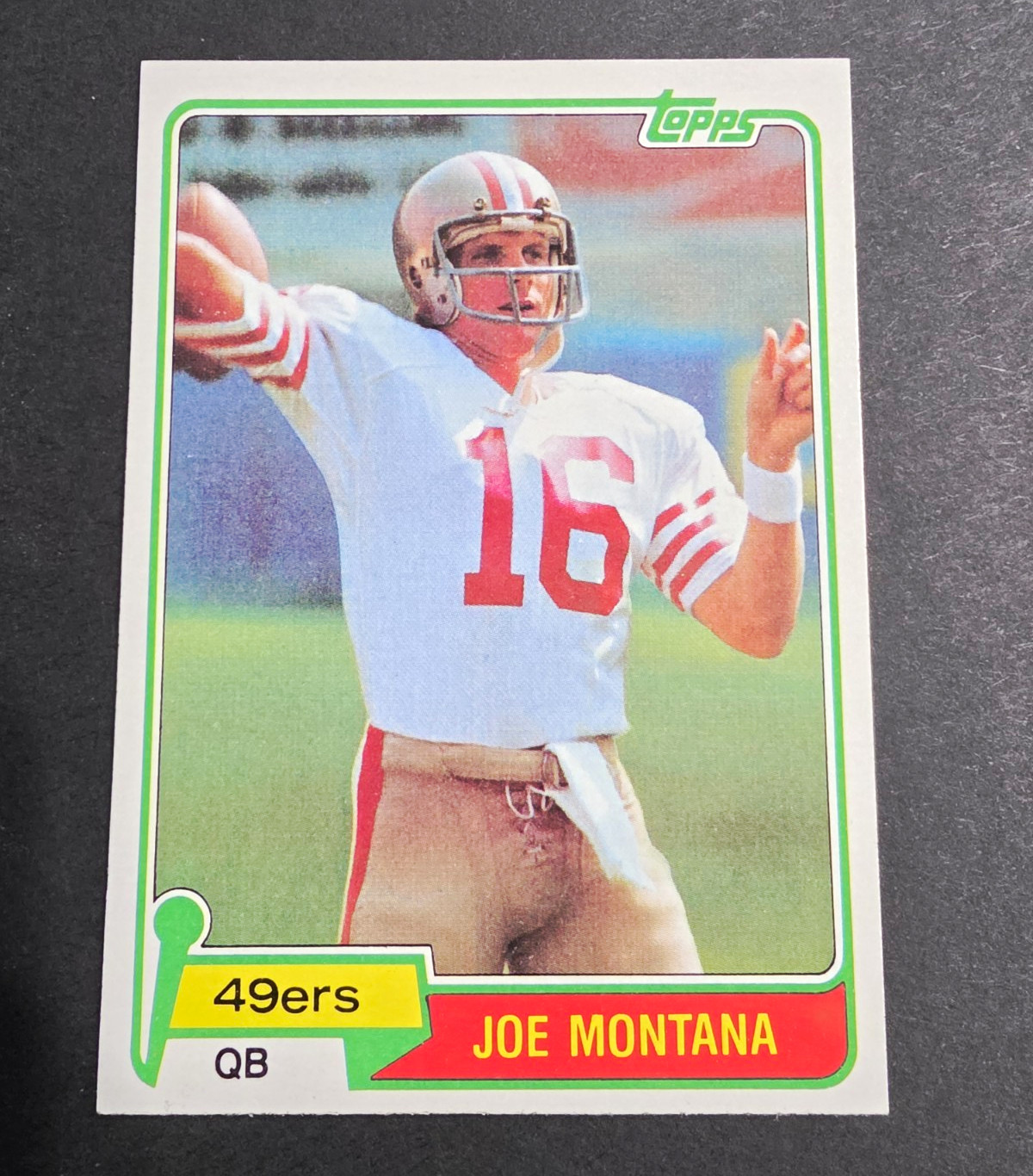Topps 1981 Topps Joe Montana Rookie #216 San Francisco 49ers NFL Card Raw Topps 1981 Topps Joe Montana Rookie #216 San Francisco 49ers NFL Card Raw