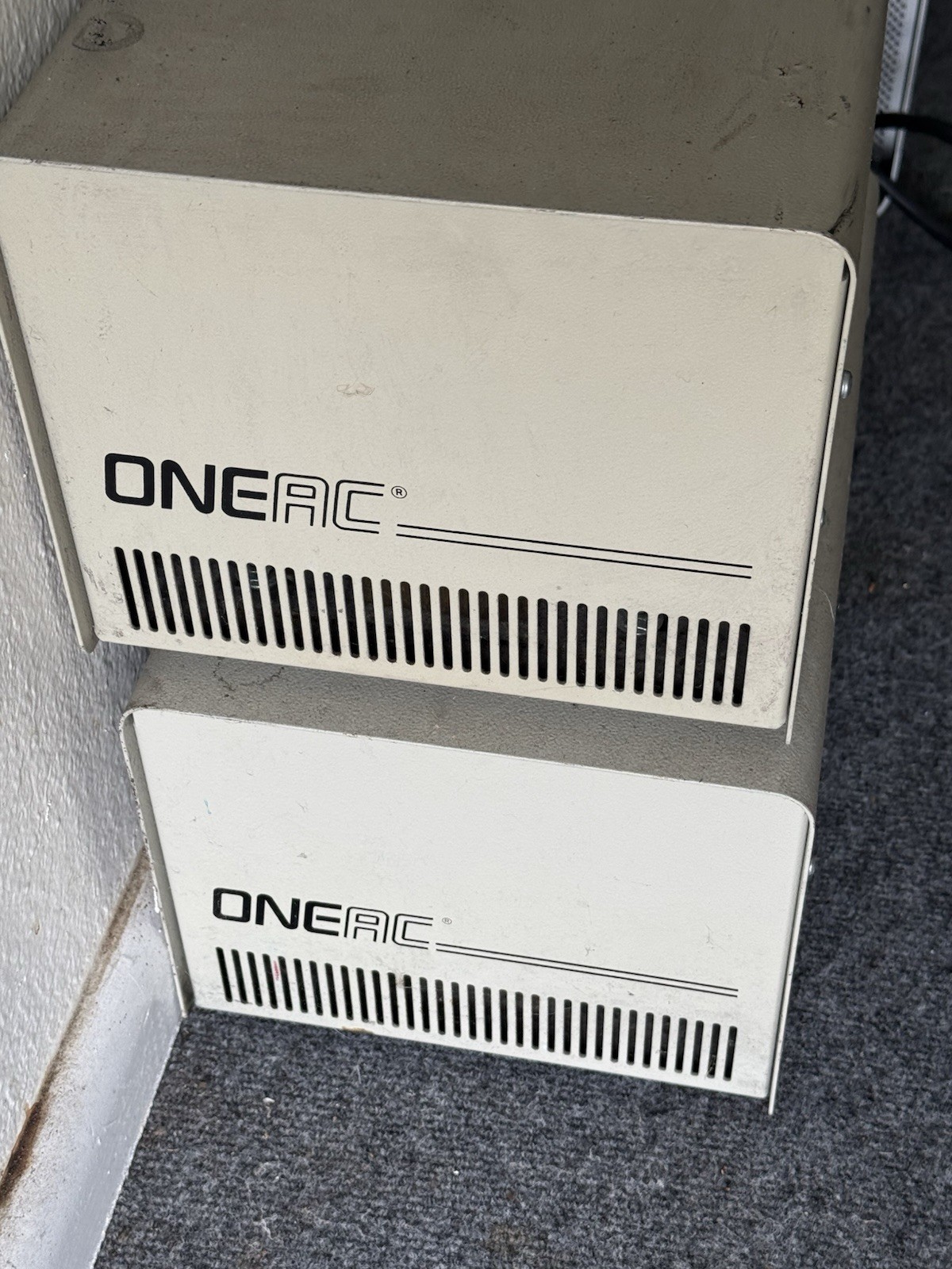 Agfa ONEAC CB-2320 Power Conditioner Isolation 8-Amp 240/120v Transformer Screen Agfa ONEAC CB-2320 Power Conditioner Isolation 8-Amp 240/120v Transformer Screen