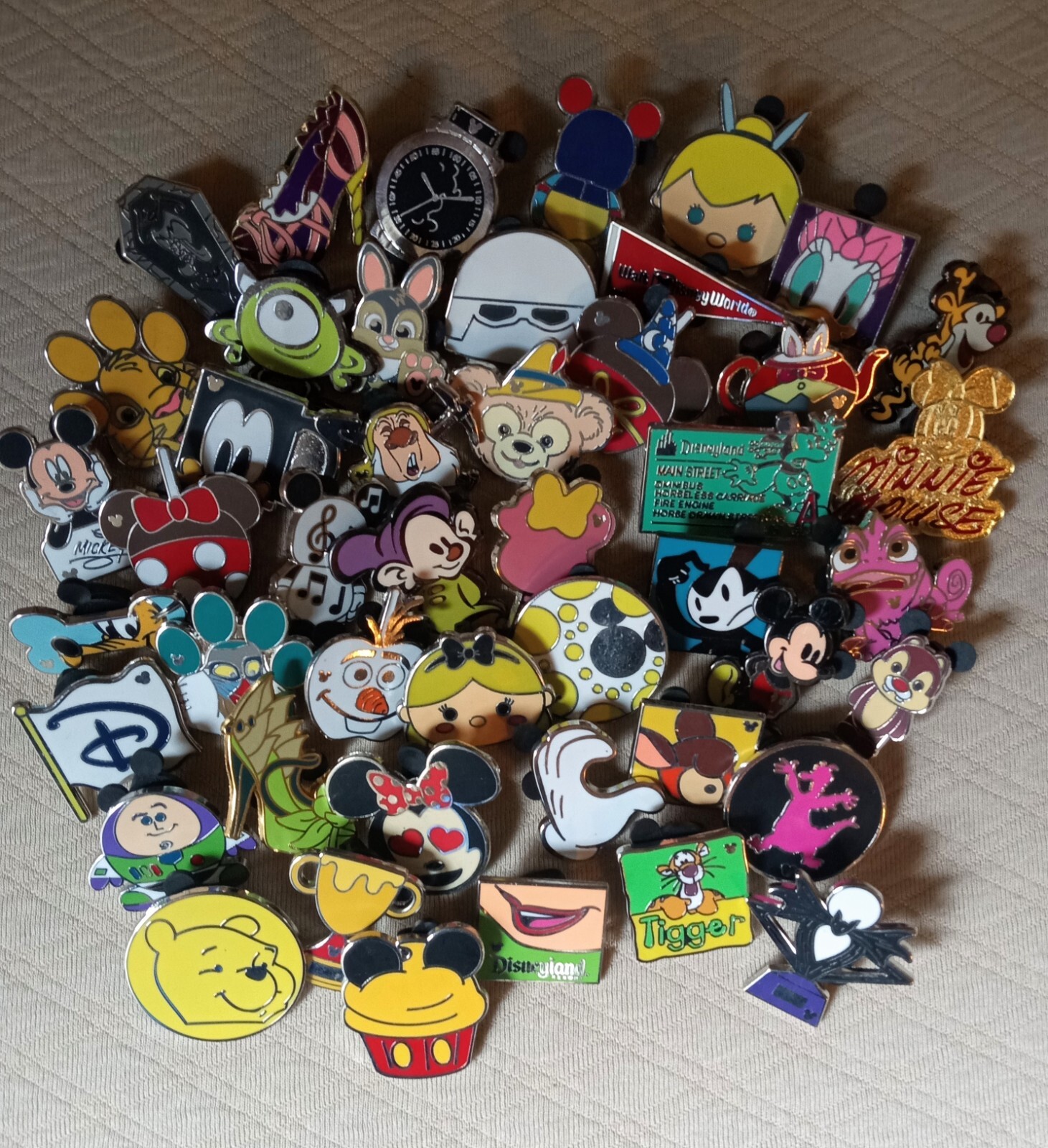 DISNEY PIN TRADING LOT 50, ALL DIFFERENT & TRADABLE - w/ bonus pin