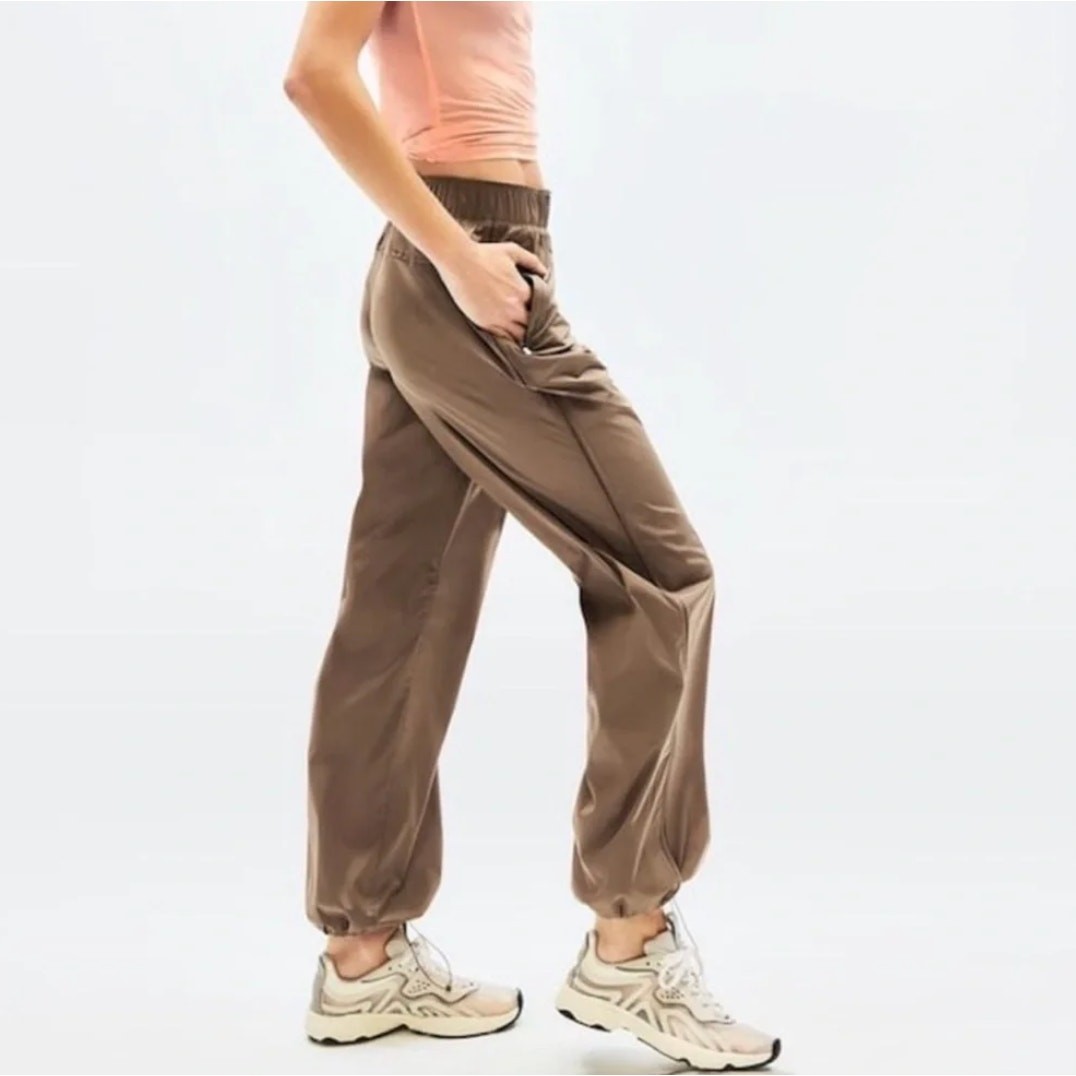NWT Women\'s S Athleta Brown Rise Pants