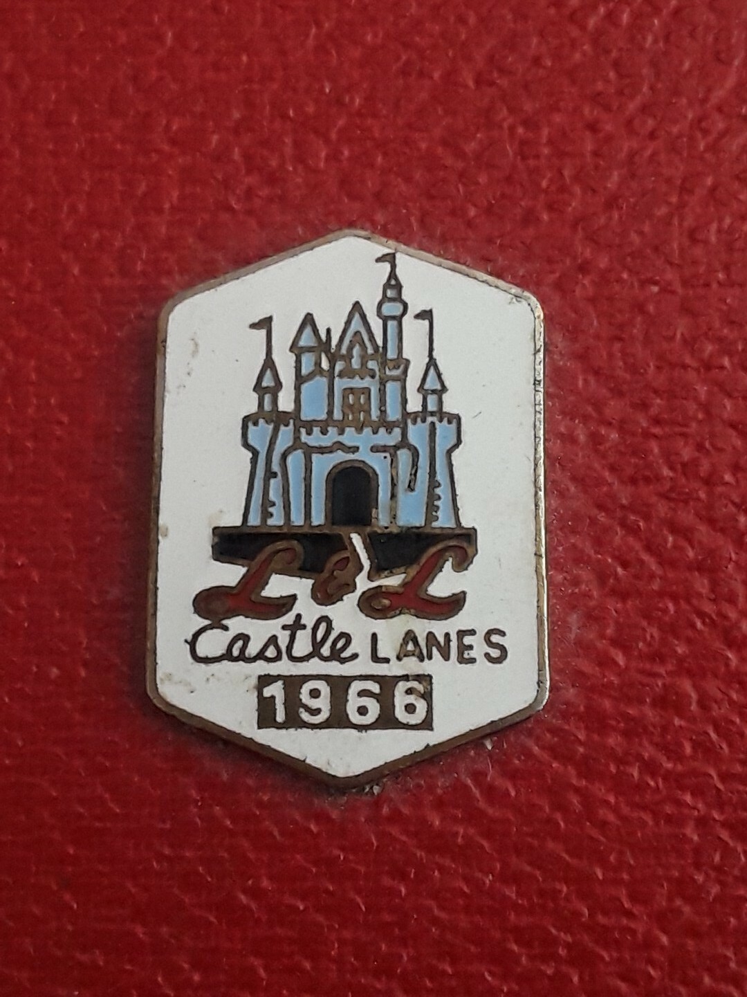 VTG 60s ENDURA DISNEY L&L CASTLE LANES TRAVEL ALARM CLOCK CLAM SHELL CASE JAPAN 