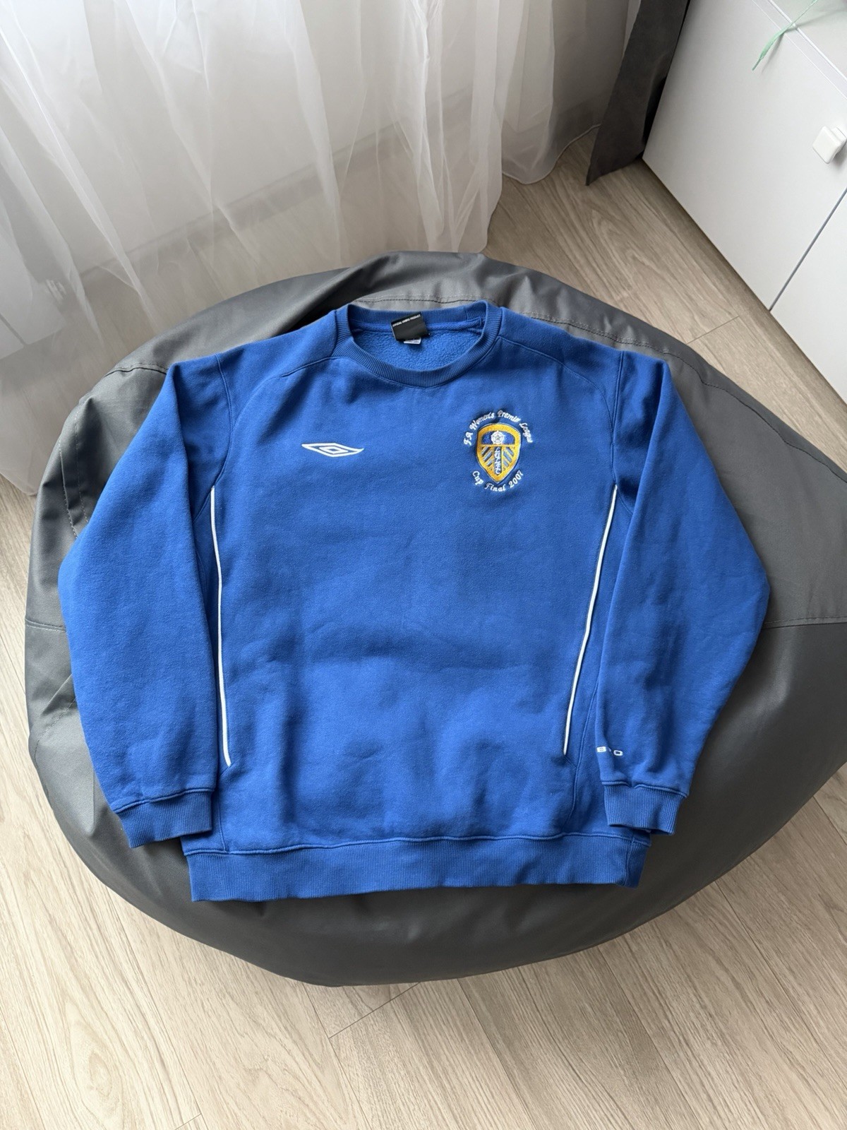 LEEDS UNITED FOOTBALL SWEATSHIRT 2007 ORIGINAL UMBRO FINAL CUP SIZE L LEEDS UNITED FOOTBALL SWEATSHIRT 2007 ORIGINAL UMBRO FINAL CUP SIZE L