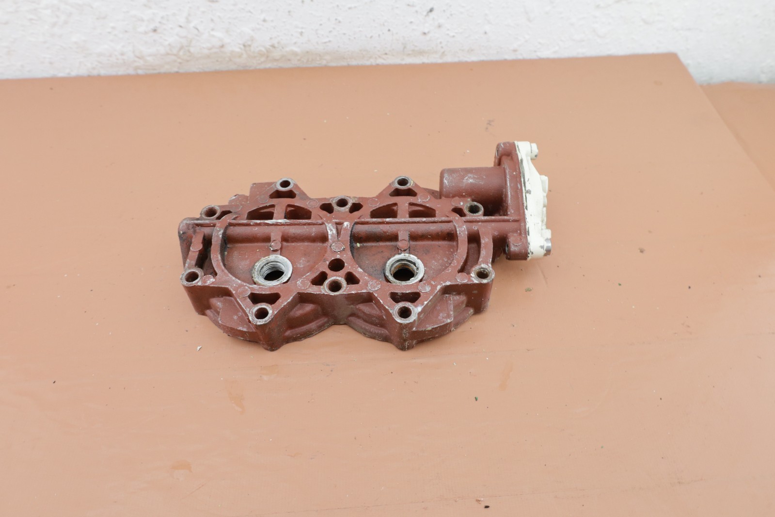 1960 Johnson QD-21 Outboard OEM Cylinder Head 1960 Johnson QD-21 Outboard OEM Cylinder Head
