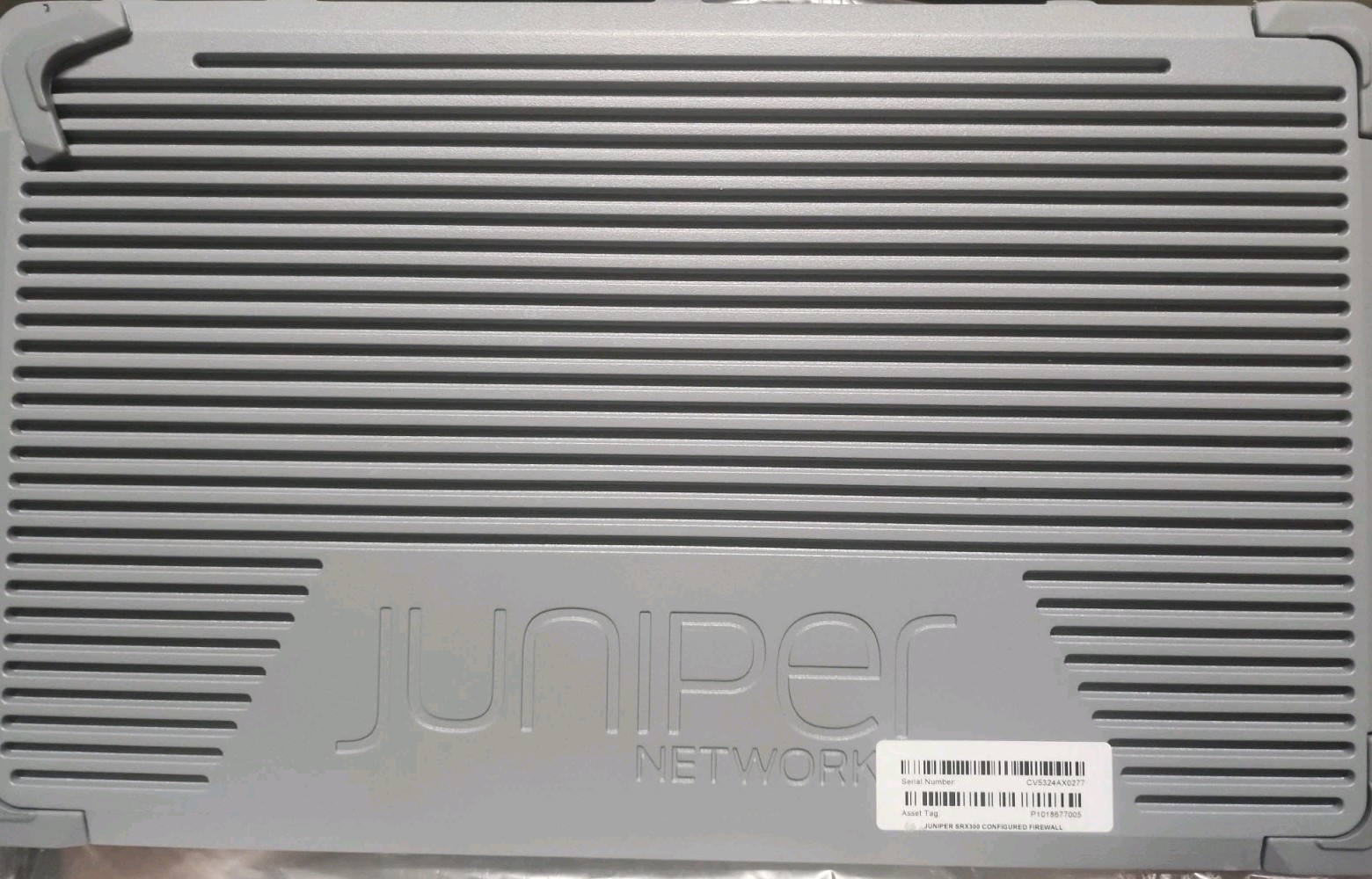 **New Juniper SRX300-SYS-JB SRX300 Services Gateway 8GE, 4G RAM **New Juniper SRX300-SYS-JB SRX300 Services Gateway 8GE, 4G RAM