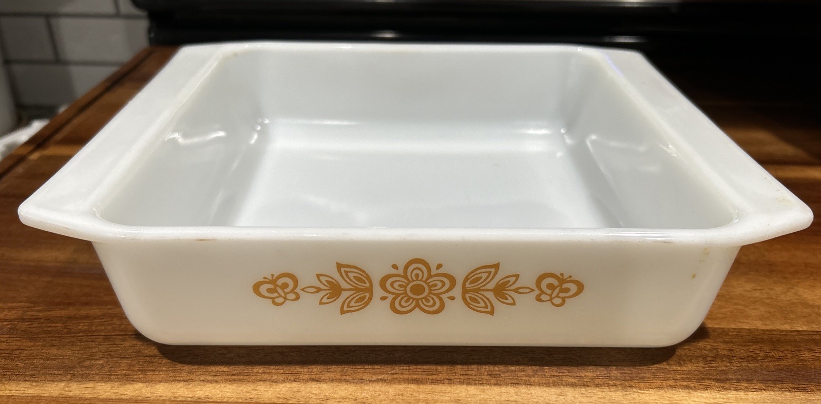Vintage Pyrex Butterfly Gold 922 8x8x2 Square Casserole Dish Ovenware Vintage Pyrex Butterfly Gold 922 8x8x2 Square Casserole Dish Ovenware