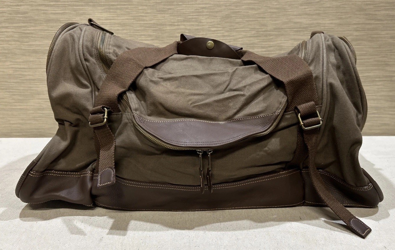 Marlboro Genuine Rugged Gear 2004 Westbound Carryall Canvas/Leather Duffel -NWT Marlboro Genuine Rugged Gear 2004 Westbound Carryall Canvas/Leather Duffel -NWT