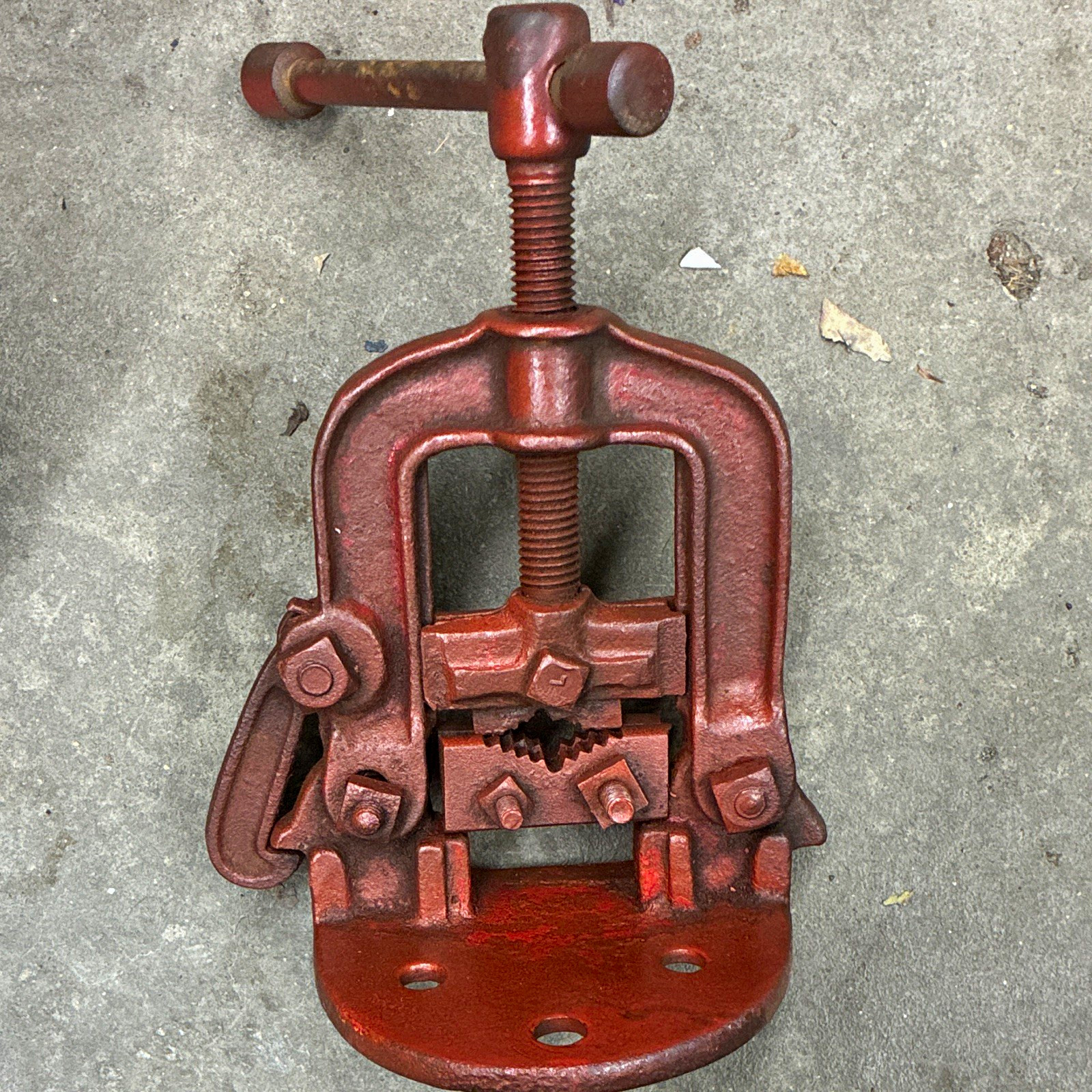 Vintage Heavy-Duty Industrial Pipe Vise Clamp, Cast Iron Base Plate, Red