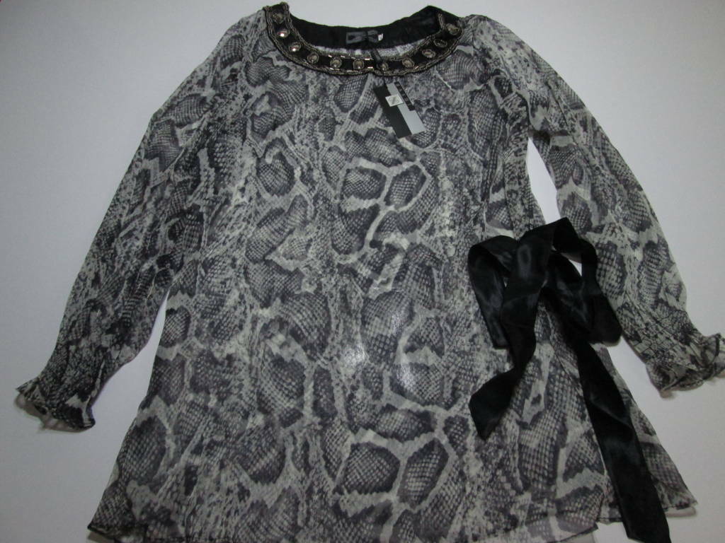 NWT Zashi Womens Size L Blouse Gray Animal Print Rhinestone Beaded Neck Bow NWT Zashi Womens Size L Blouse Gray Animal Print Rhinestone Beaded Neck Bow